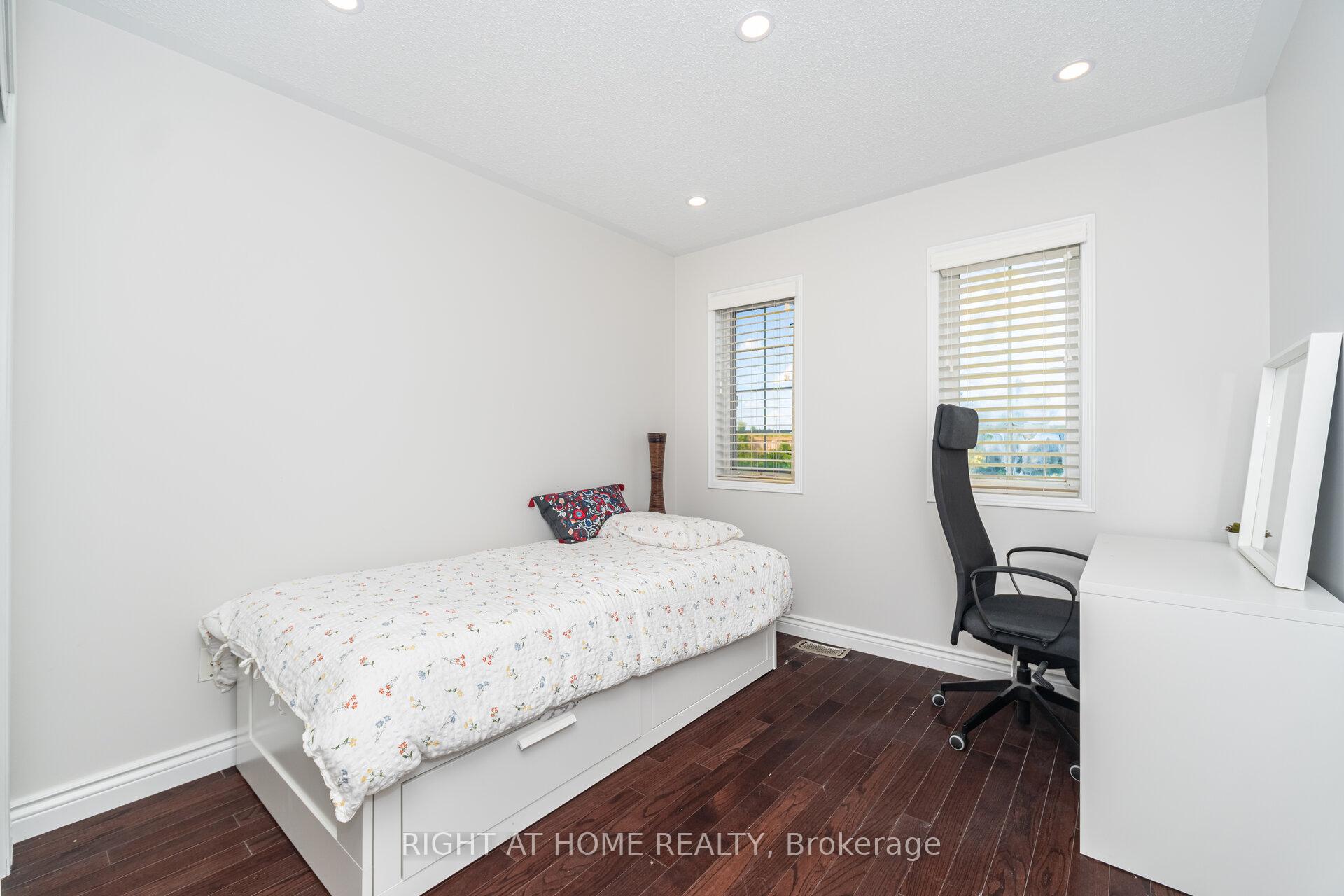 Photo 28 of 131 Crystal Glen Crescent, Brampton, Credit Valley — HOMEH
