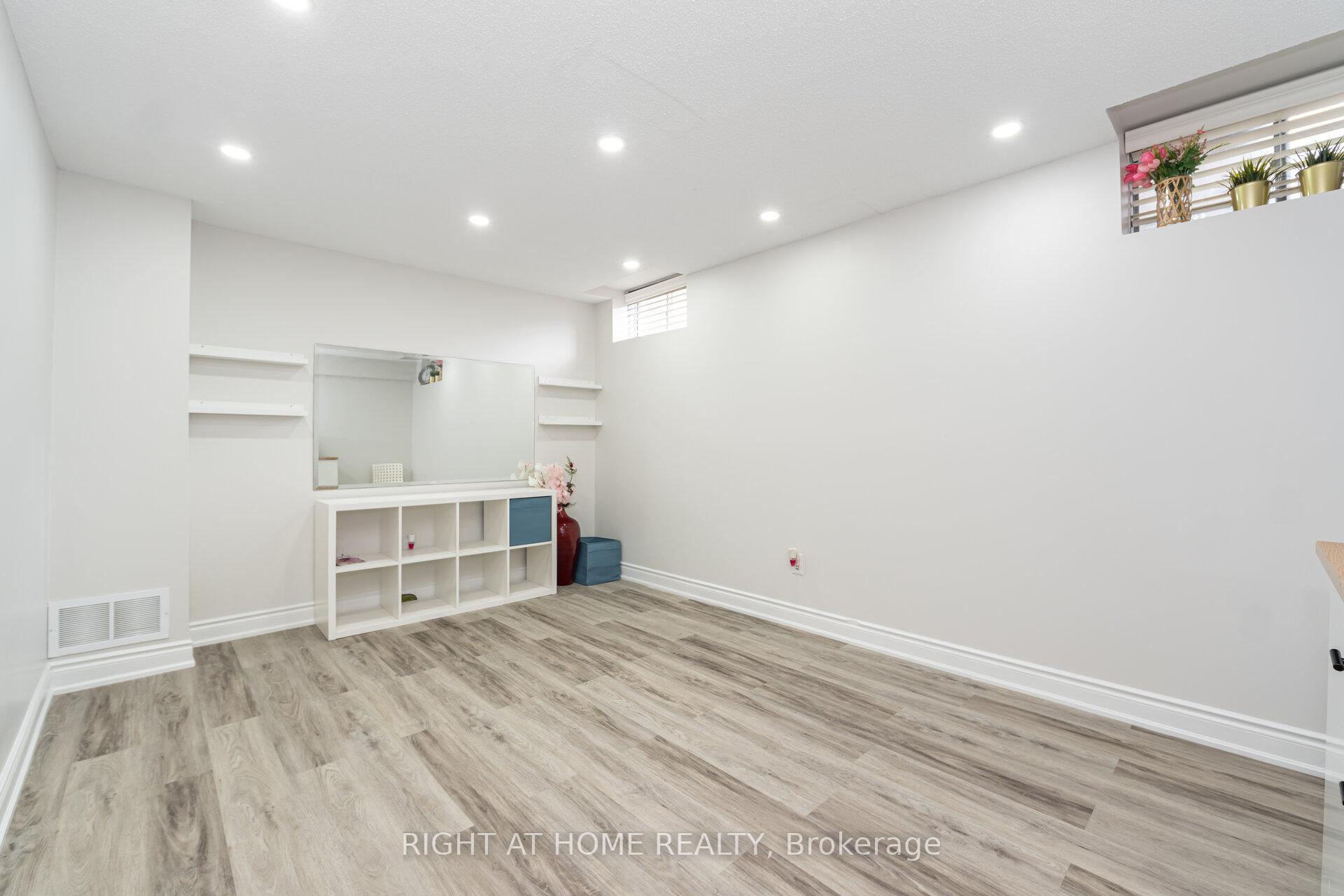 Photo 35 of 131 Crystal Glen Crescent, Brampton, Credit Valley — HOMEH