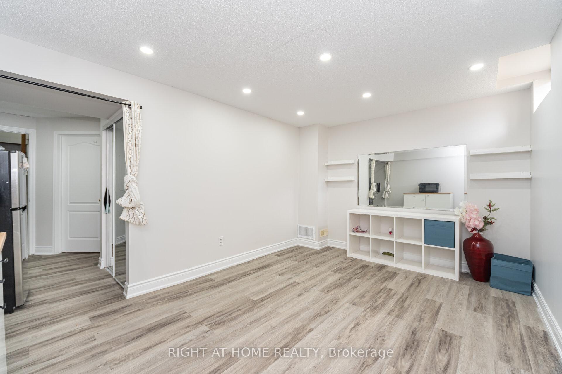 Photo 34 of 131 Crystal Glen Crescent, Brampton, Credit Valley — HOMEH