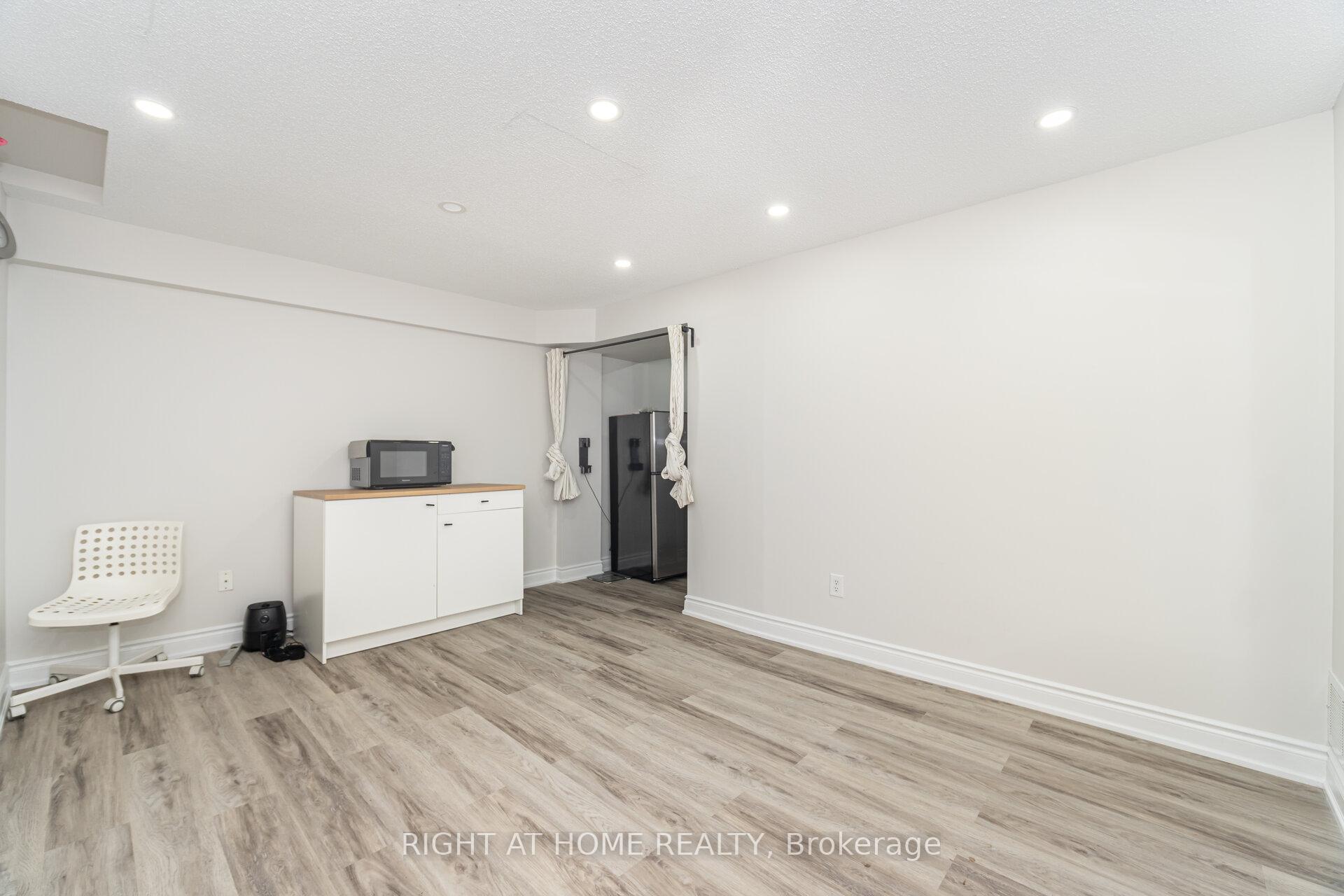 Photo 42 of 131 Crystal Glen Crescent, Brampton, Credit Valley — HOMEH