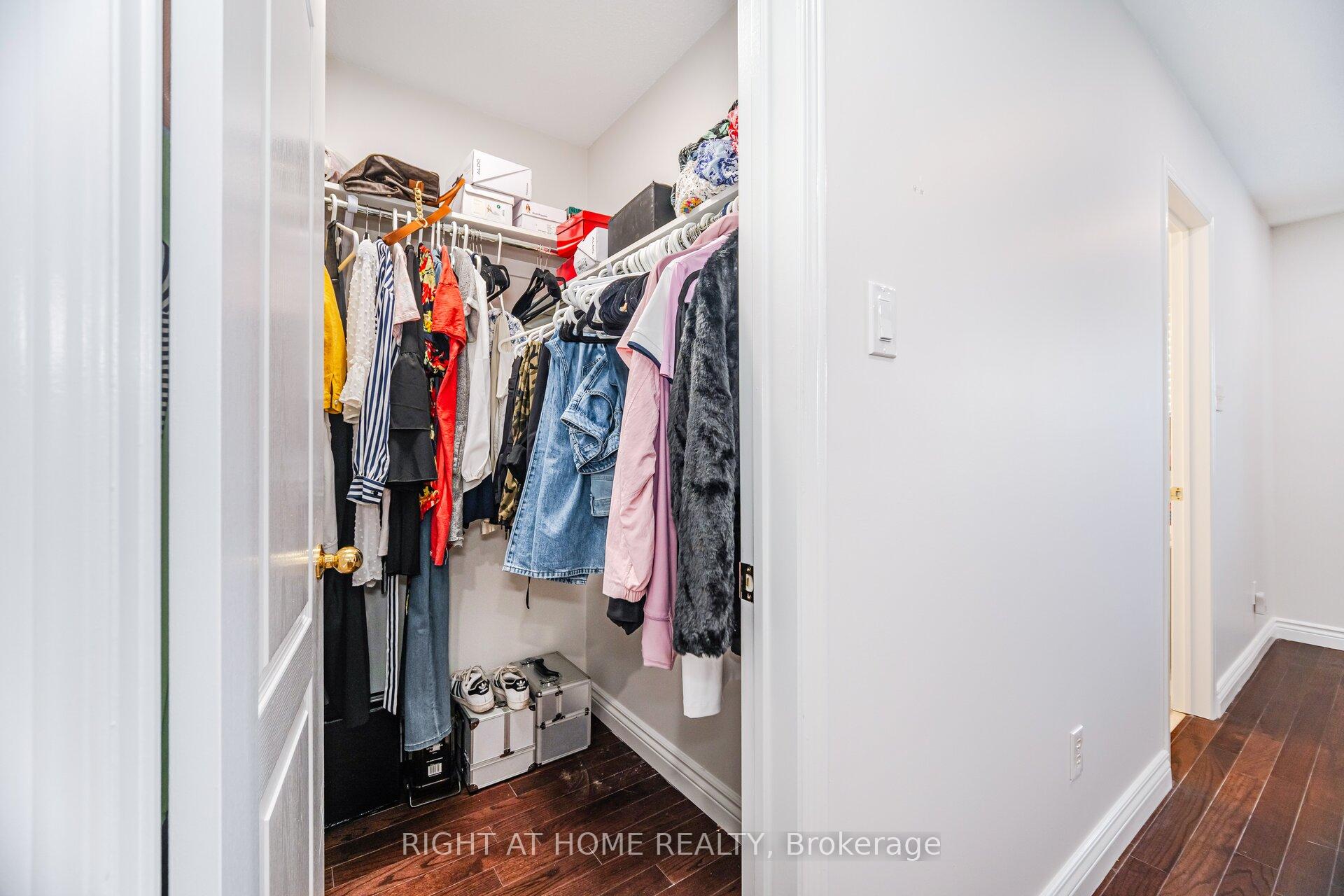 Photo 33 of 131 Crystal Glen Crescent, Brampton, Credit Valley — HOMEH