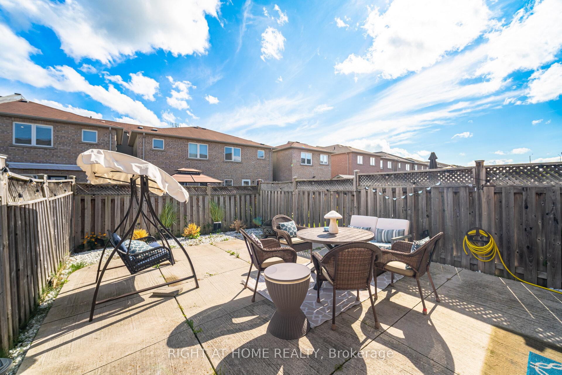 Photo 41 of 131 Crystal Glen Crescent, Brampton, Credit Valley — HOMEH