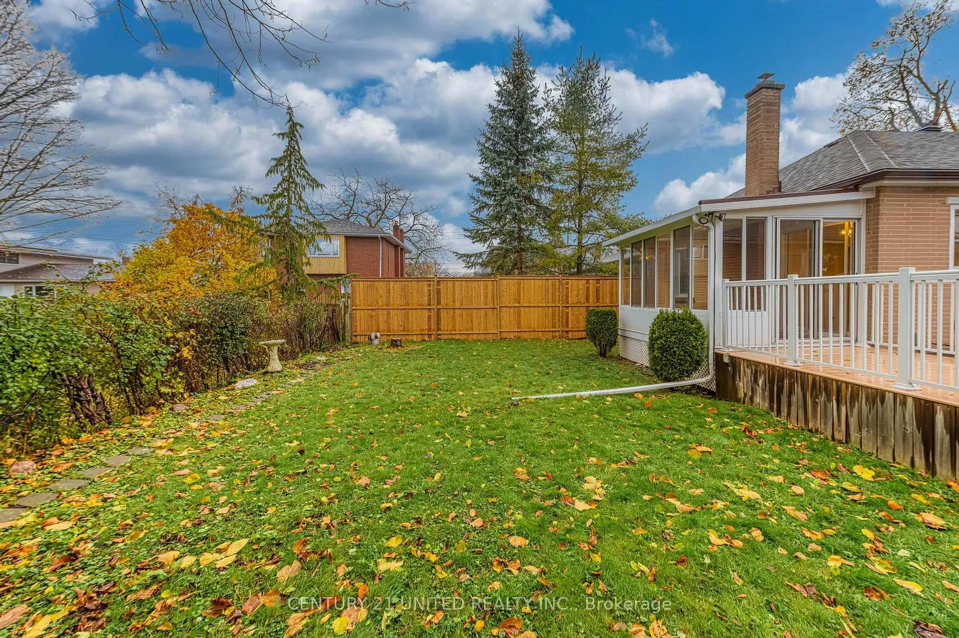 Photo 3 of 835 Barnardo Avenue, Peterborough, Northcrest Ward 5 — HOMEH