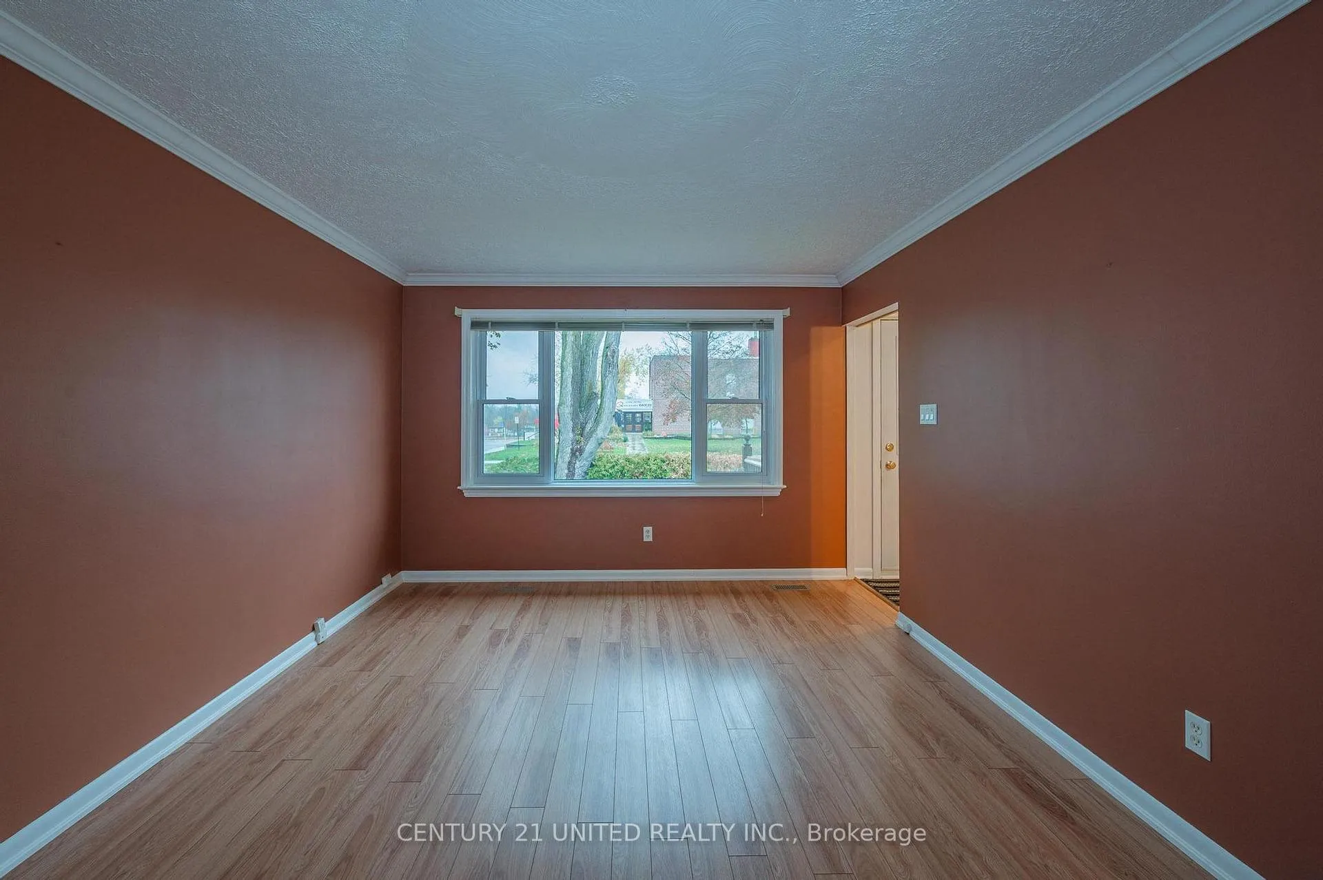 Photo 7 of 835 Barnardo Avenue, Peterborough, Northcrest Ward 5 — HOMEH