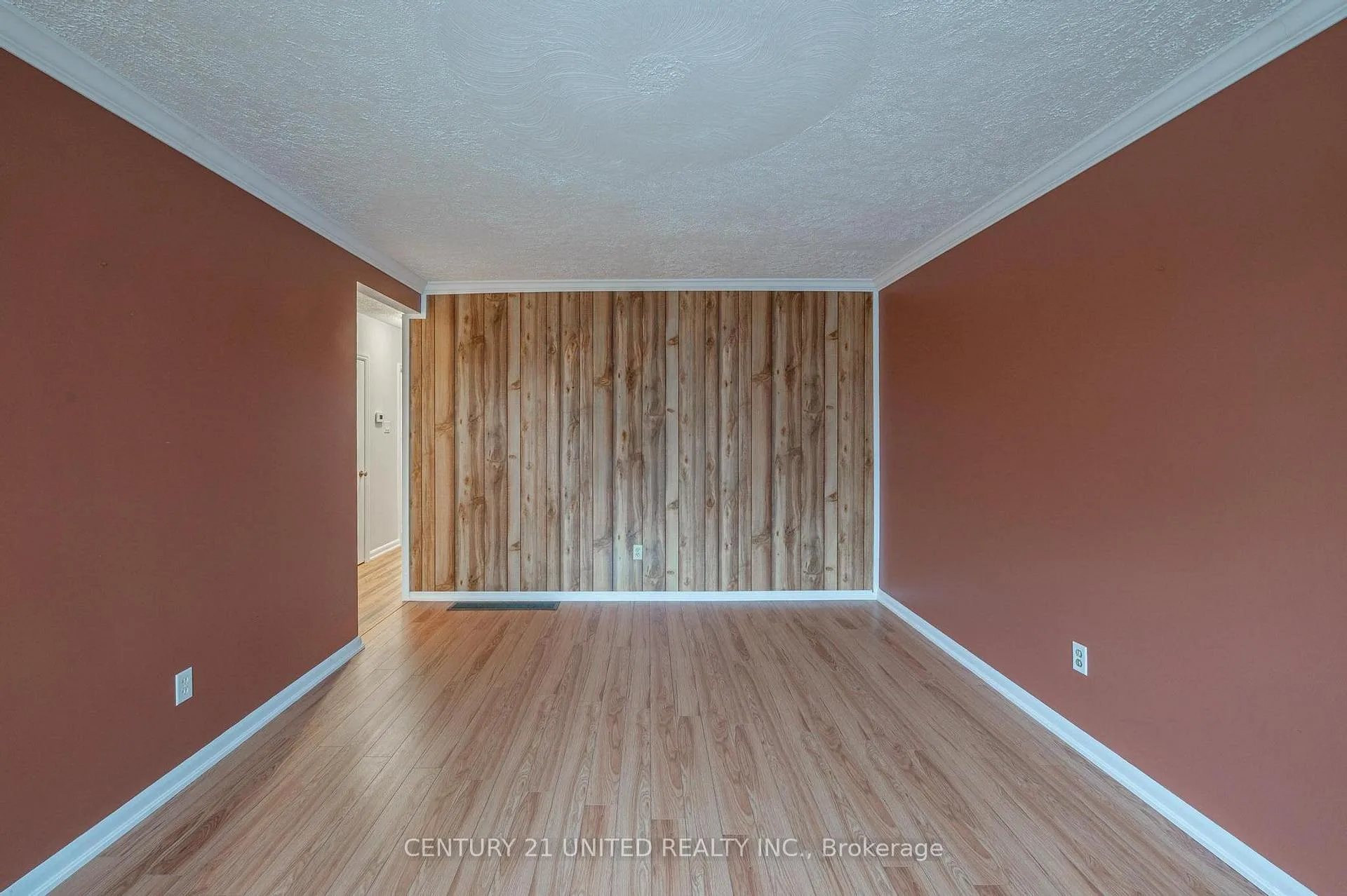 Photo 8 of 835 Barnardo Avenue, Peterborough, Northcrest Ward 5 — HOMEH