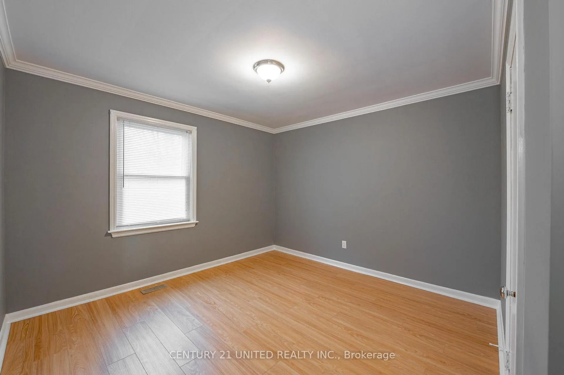 Photo 10 of 835 Barnardo Avenue, Peterborough, Northcrest Ward 5 — HOMEH
