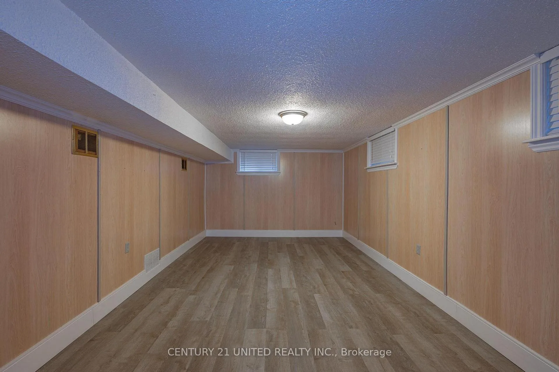 Photo 19 of 835 Barnardo Avenue, Peterborough, Northcrest Ward 5 — HOMEH