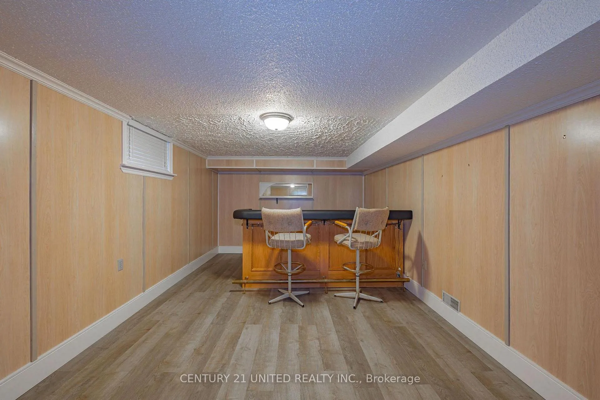Photo 20 of 835 Barnardo Avenue, Peterborough, Northcrest Ward 5 — HOMEH