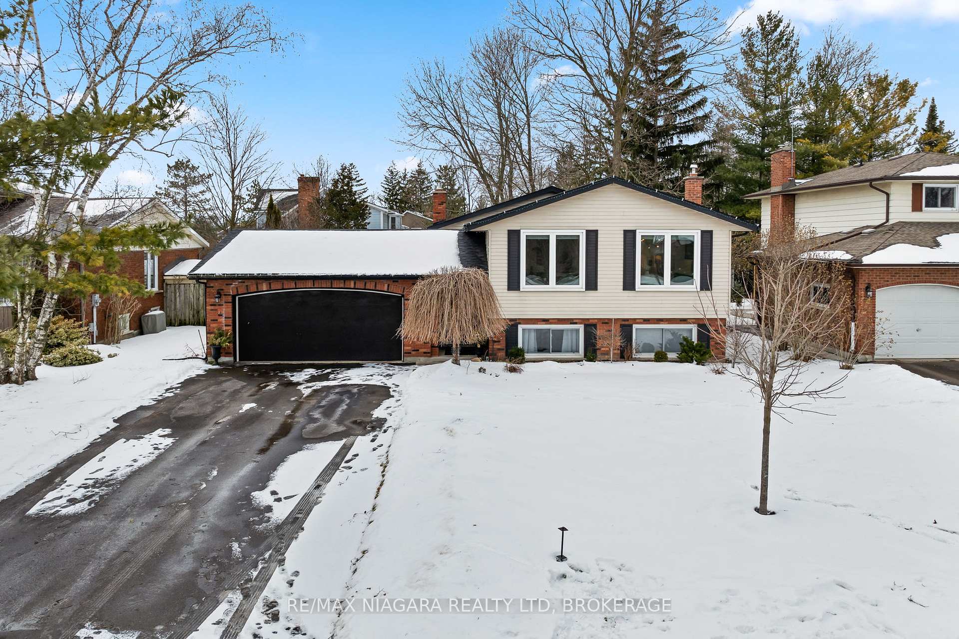Photo 1 of 203 Gadsby Avenue, Welland, N. Welland — HOMEH