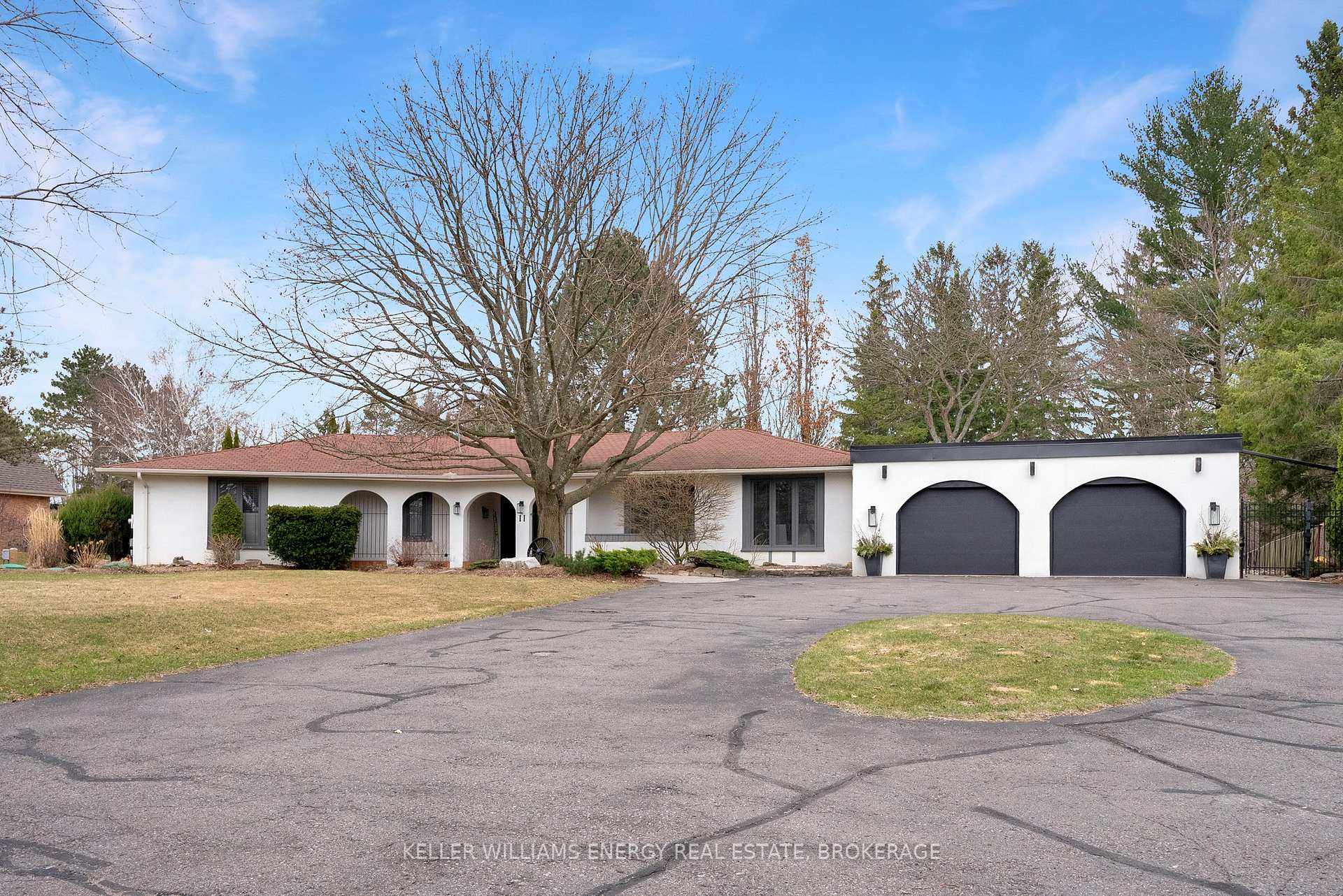 Photo 1 of 11 Glenlaura Crescent, Whitby, Rural Whitby — HOMEH