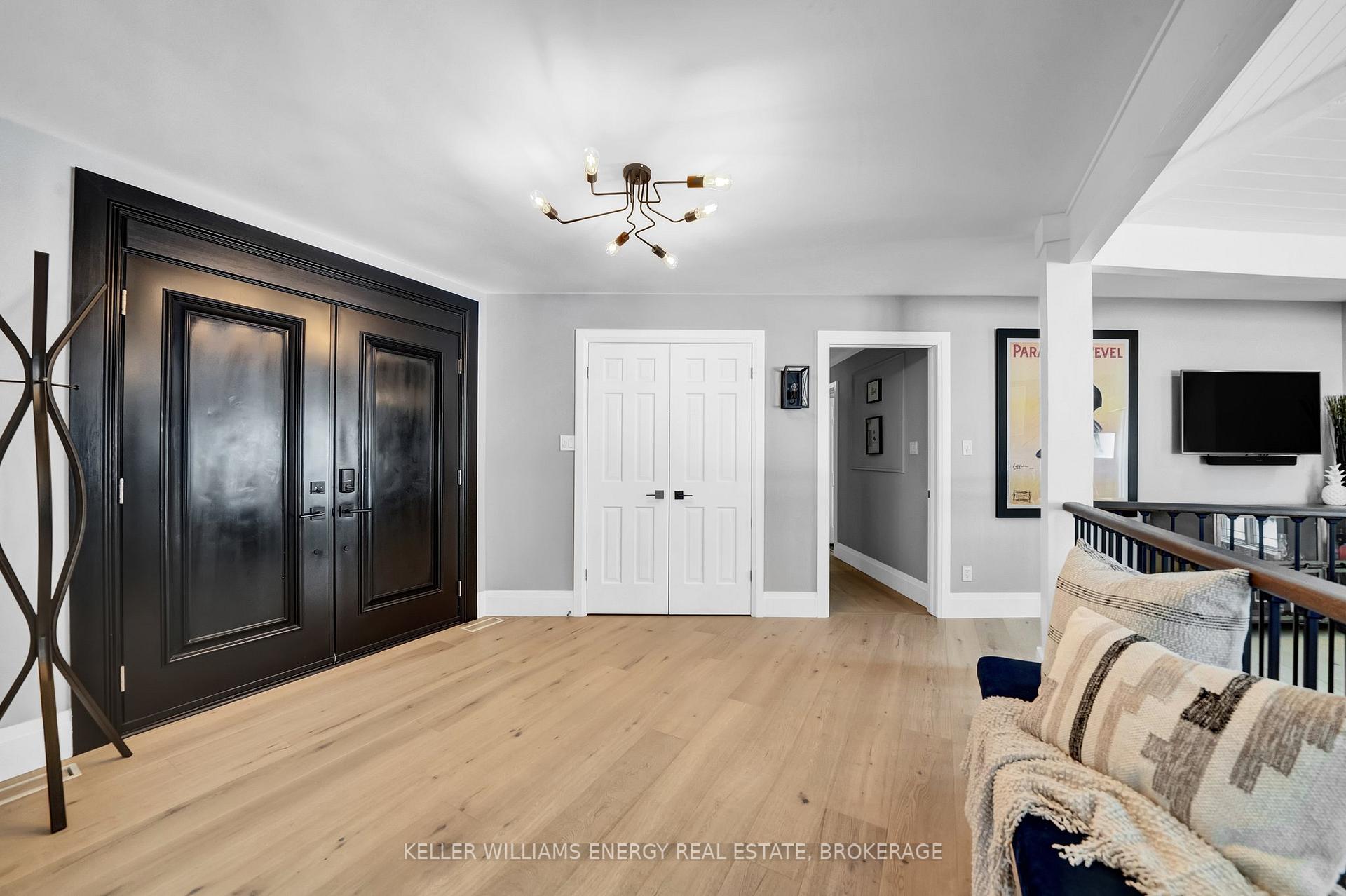 Photo 3 of 11 Glenlaura Crescent, Whitby, Rural Whitby — HOMEH