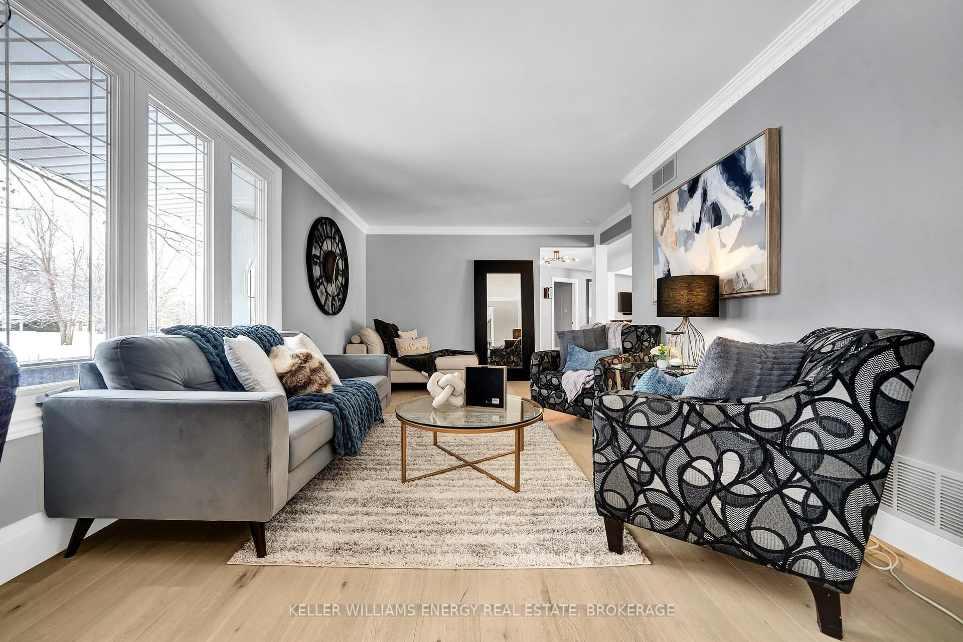 Photo 5 of 11 Glenlaura Crescent, Whitby, Rural Whitby — HOMEH