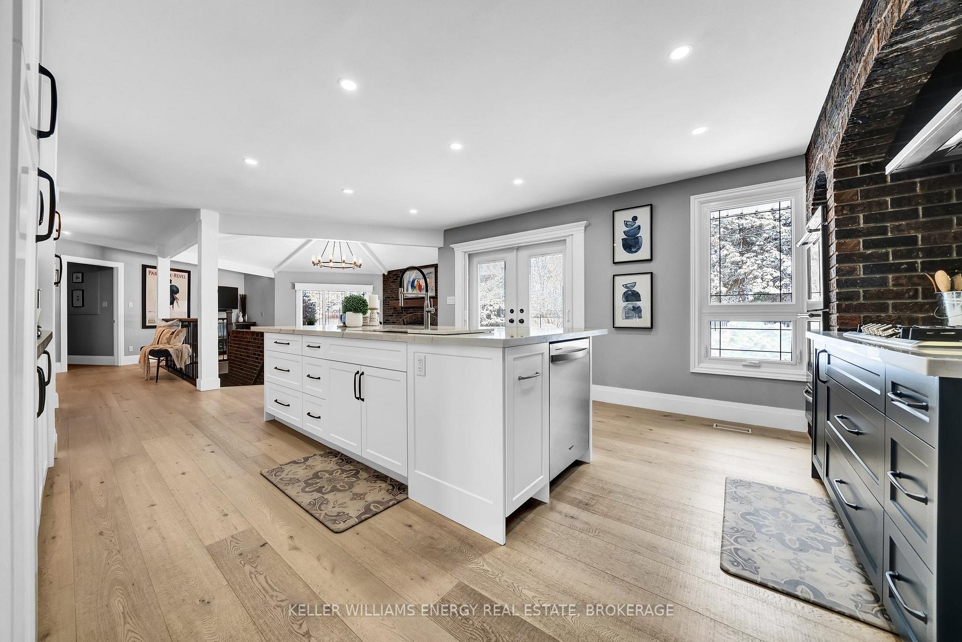 Photo 9 of 11 Glenlaura Crescent, Whitby, Rural Whitby — HOMEH