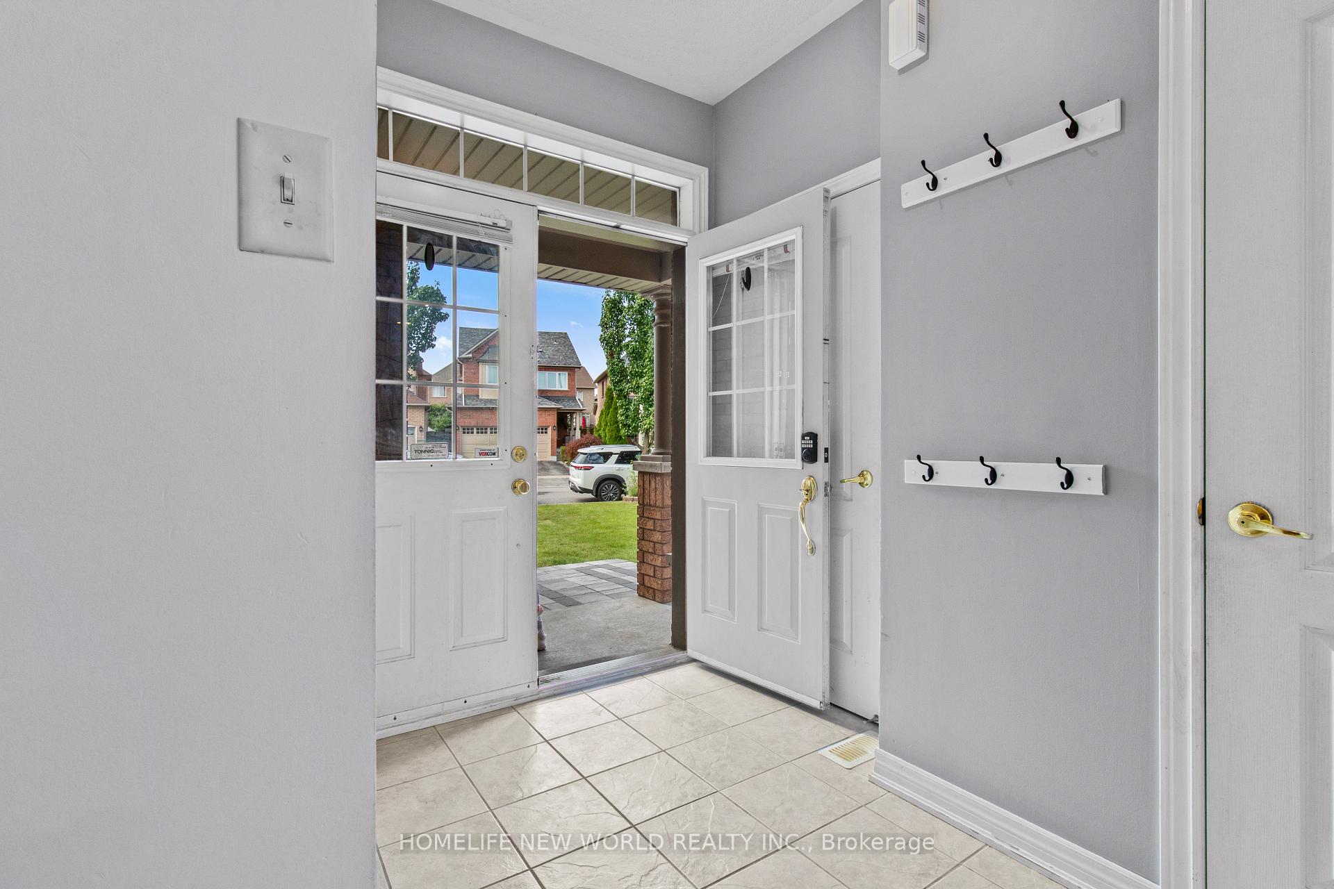 Photo 3 of 27 Holly Drive, Richmond Hill, Rouge Woods — HOMEH