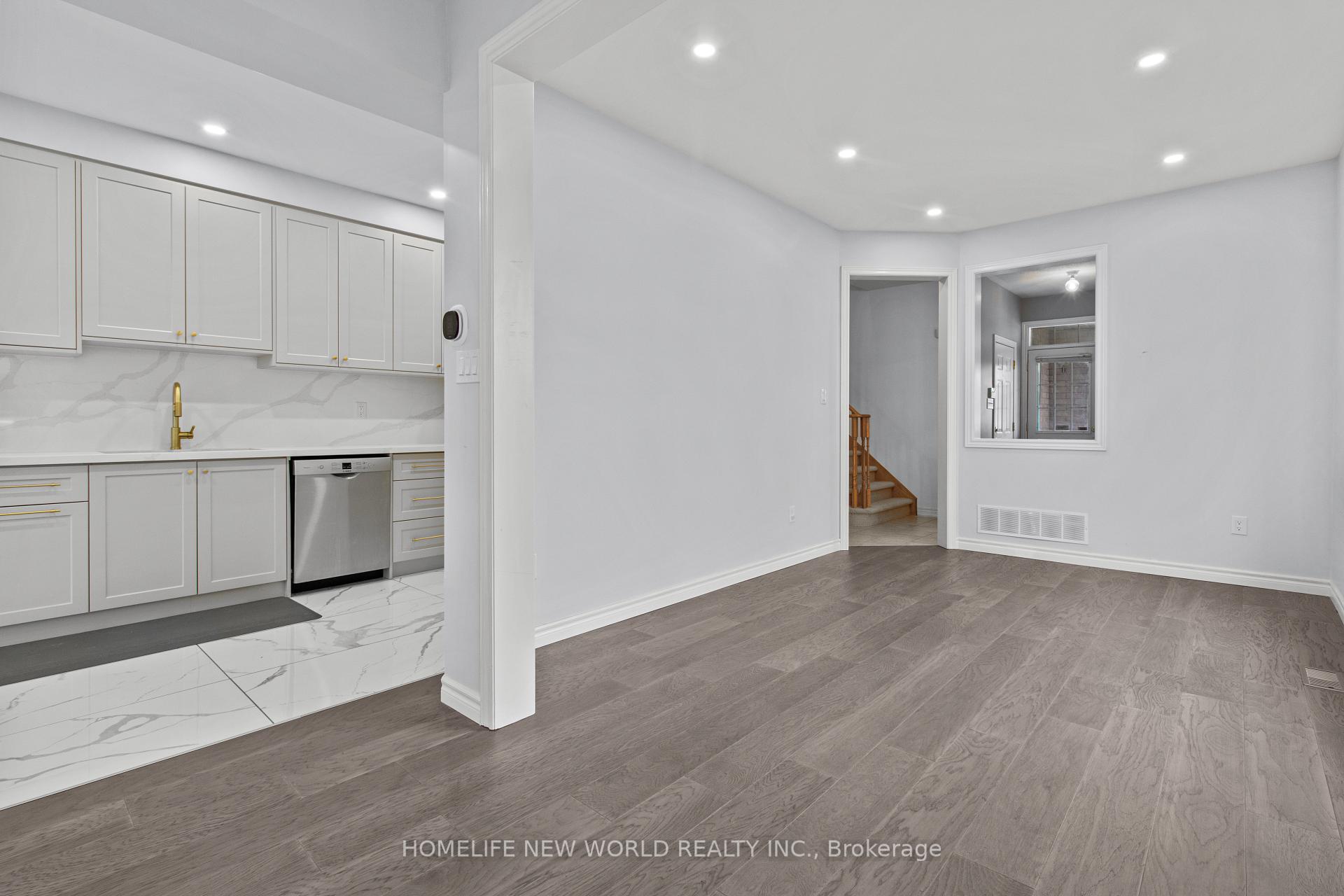 Photo 7 of 27 Holly Drive, Richmond Hill, Rouge Woods — HOMEH