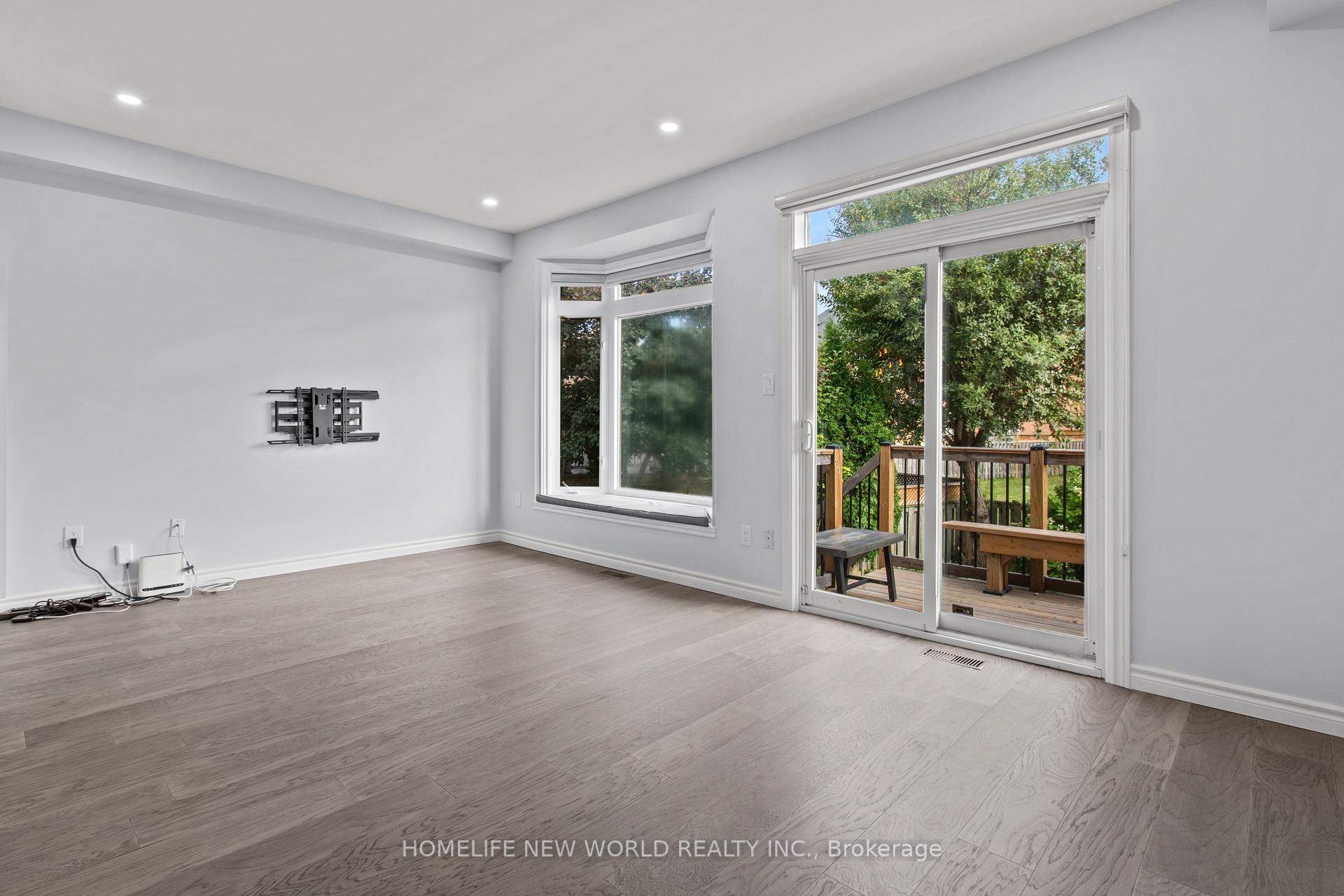 Photo 9 of 27 Holly Drive, Richmond Hill, Rouge Woods — HOMEH