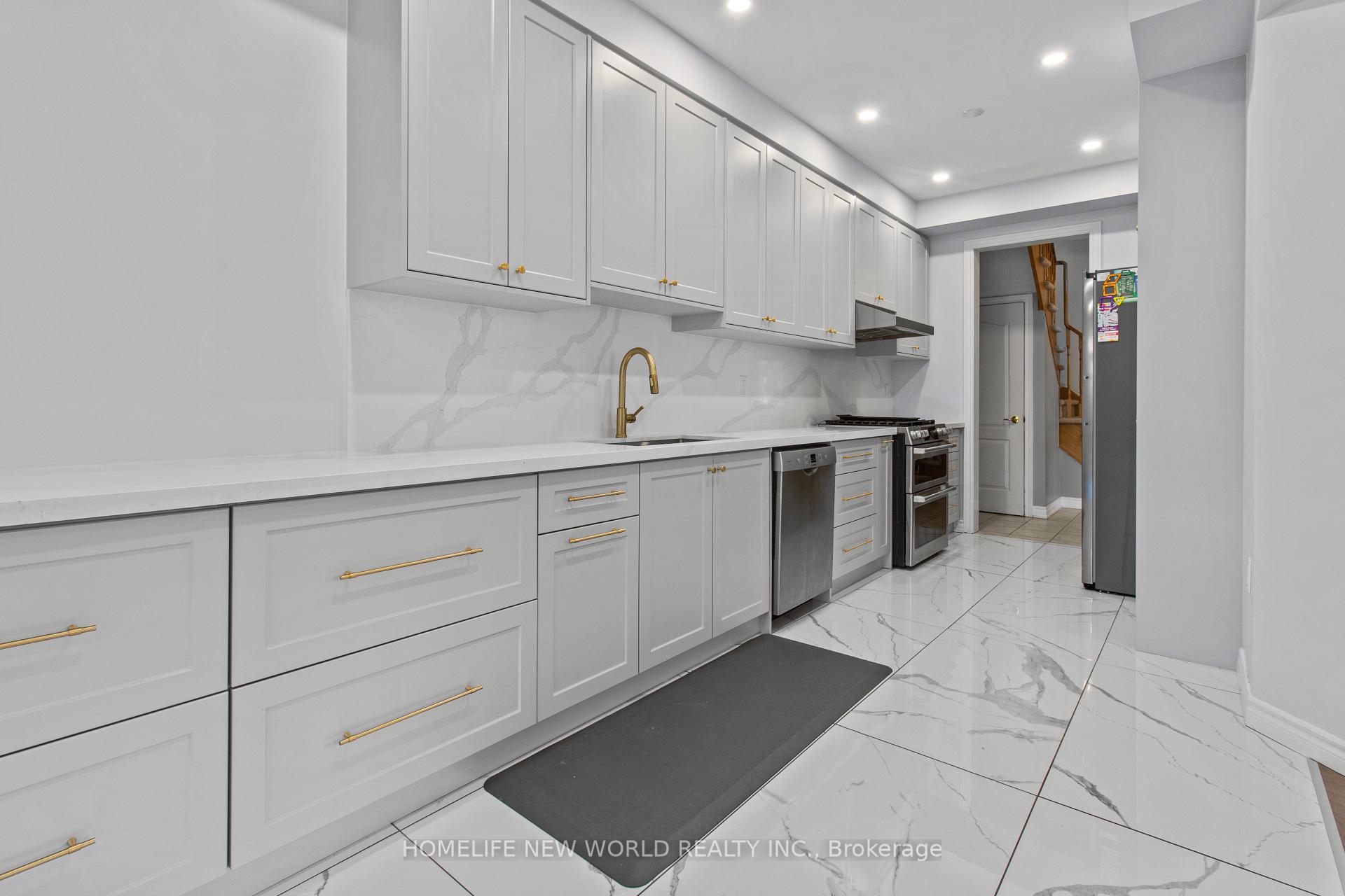 Photo 11 of 27 Holly Drive, Richmond Hill, Rouge Woods — HOMEH
