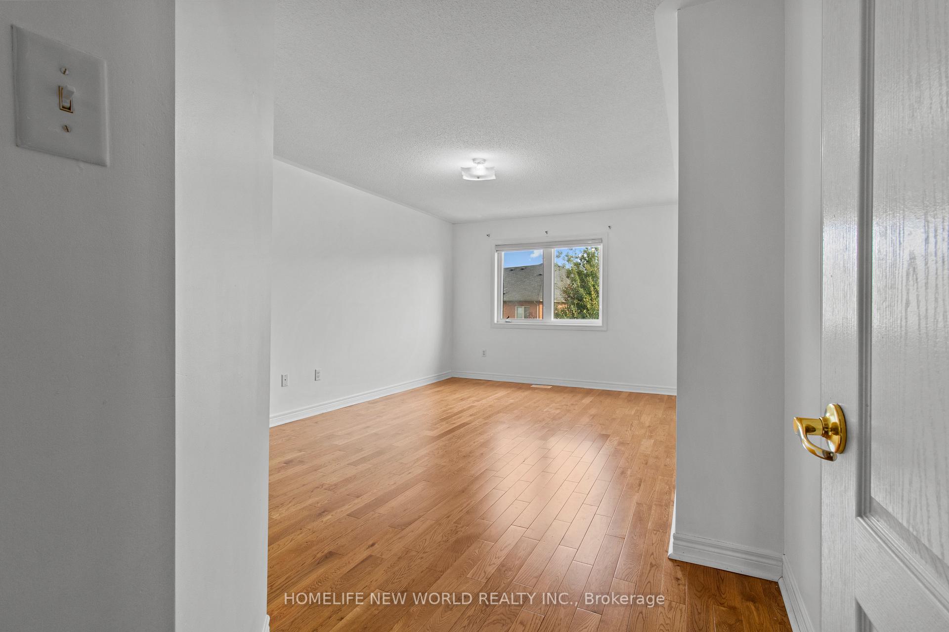 Photo 15 of 27 Holly Drive, Richmond Hill, Rouge Woods — HOMEH