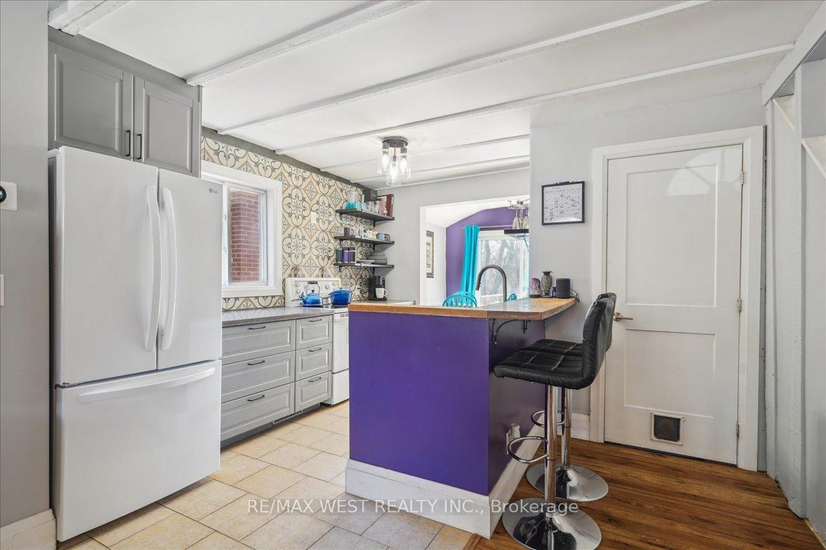 Photo 3 of 497 St. Lawrence Avenue, Oshawa, Central — HOMEH
