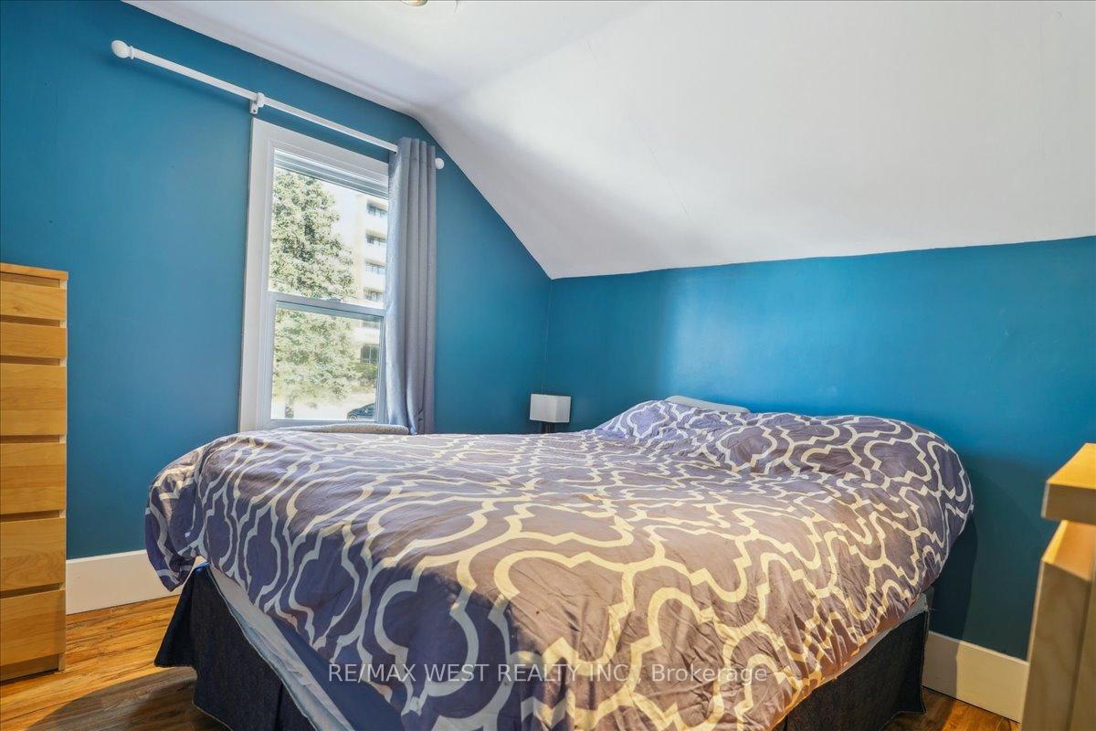 Photo 6 of 497 St. Lawrence Avenue, Oshawa, Central — HOMEH