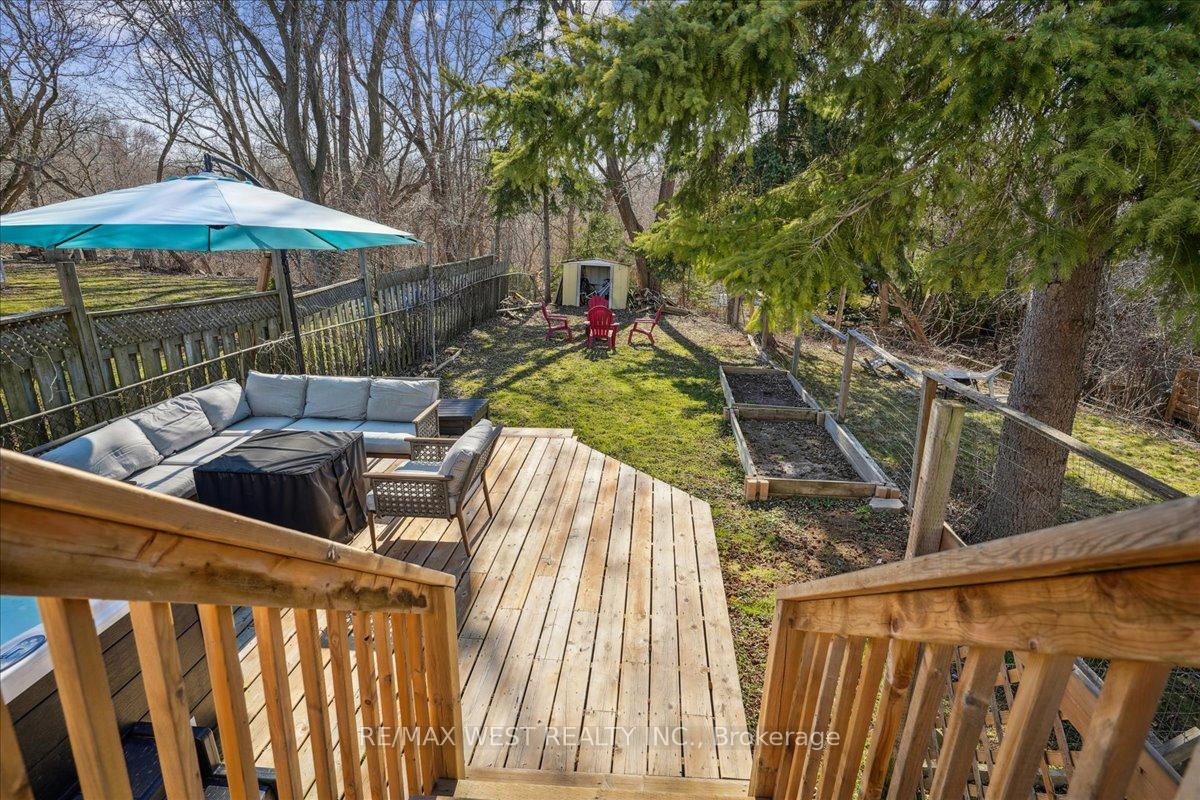 Photo 9 of 497 St. Lawrence Avenue, Oshawa, Central — HOMEH