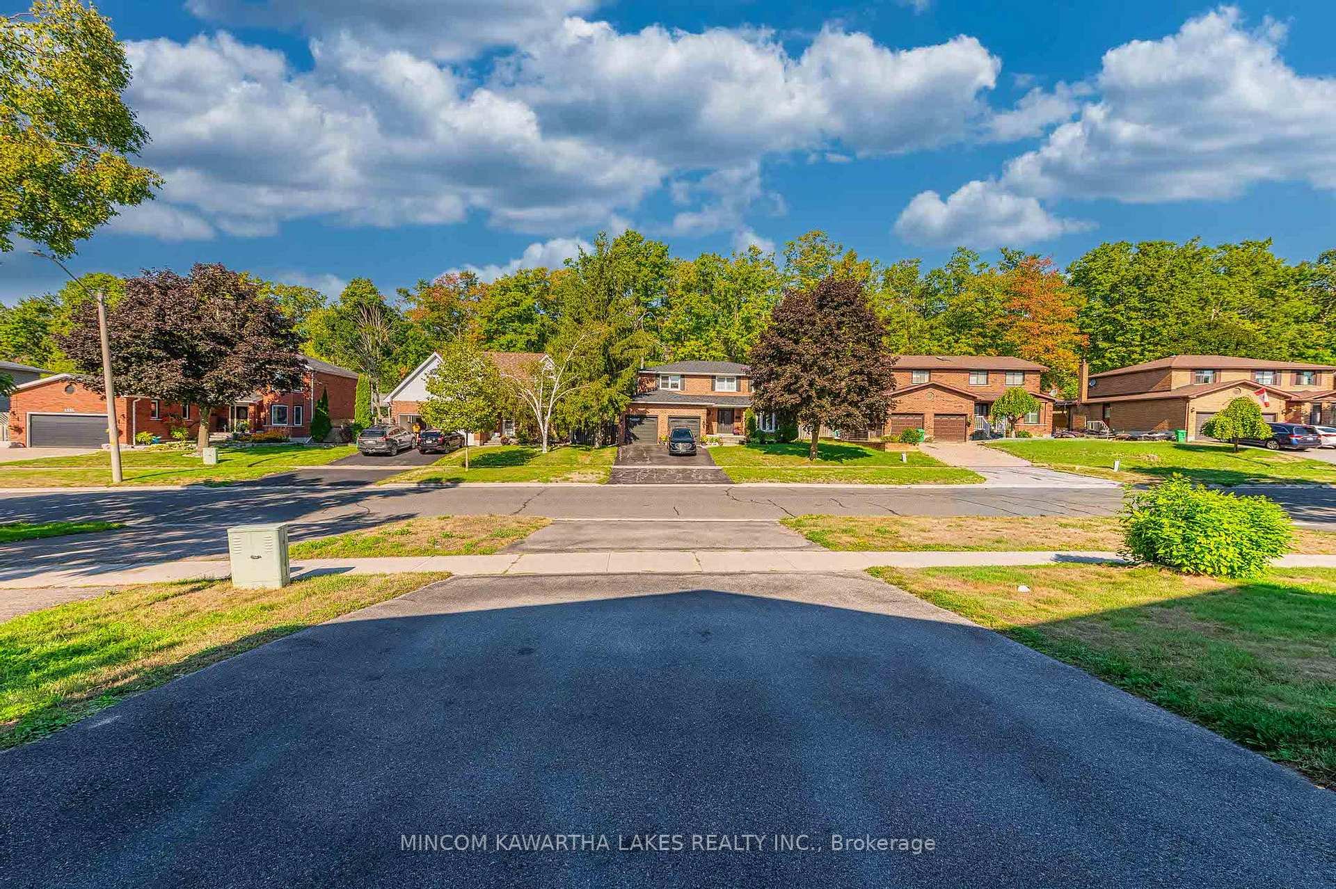 Photo 4 of 1344 Hetherington Drive, Peterborough, Northcrest Ward 5 — HOMEH