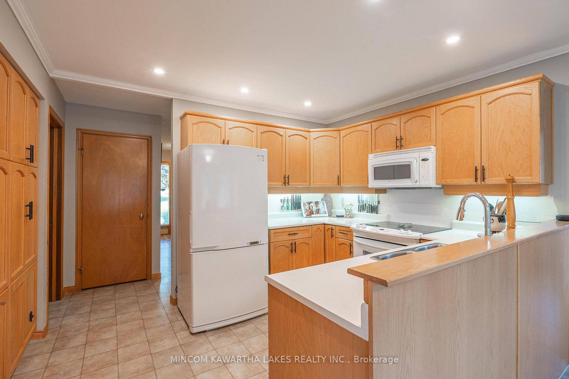 Photo 16 of 1344 Hetherington Drive, Peterborough, Northcrest Ward 5 — HOMEH