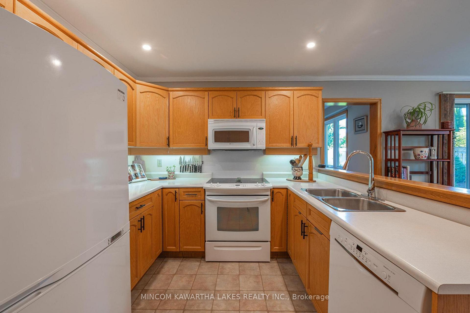Photo 18 of 1344 Hetherington Drive, Peterborough, Northcrest Ward 5 — HOMEH
