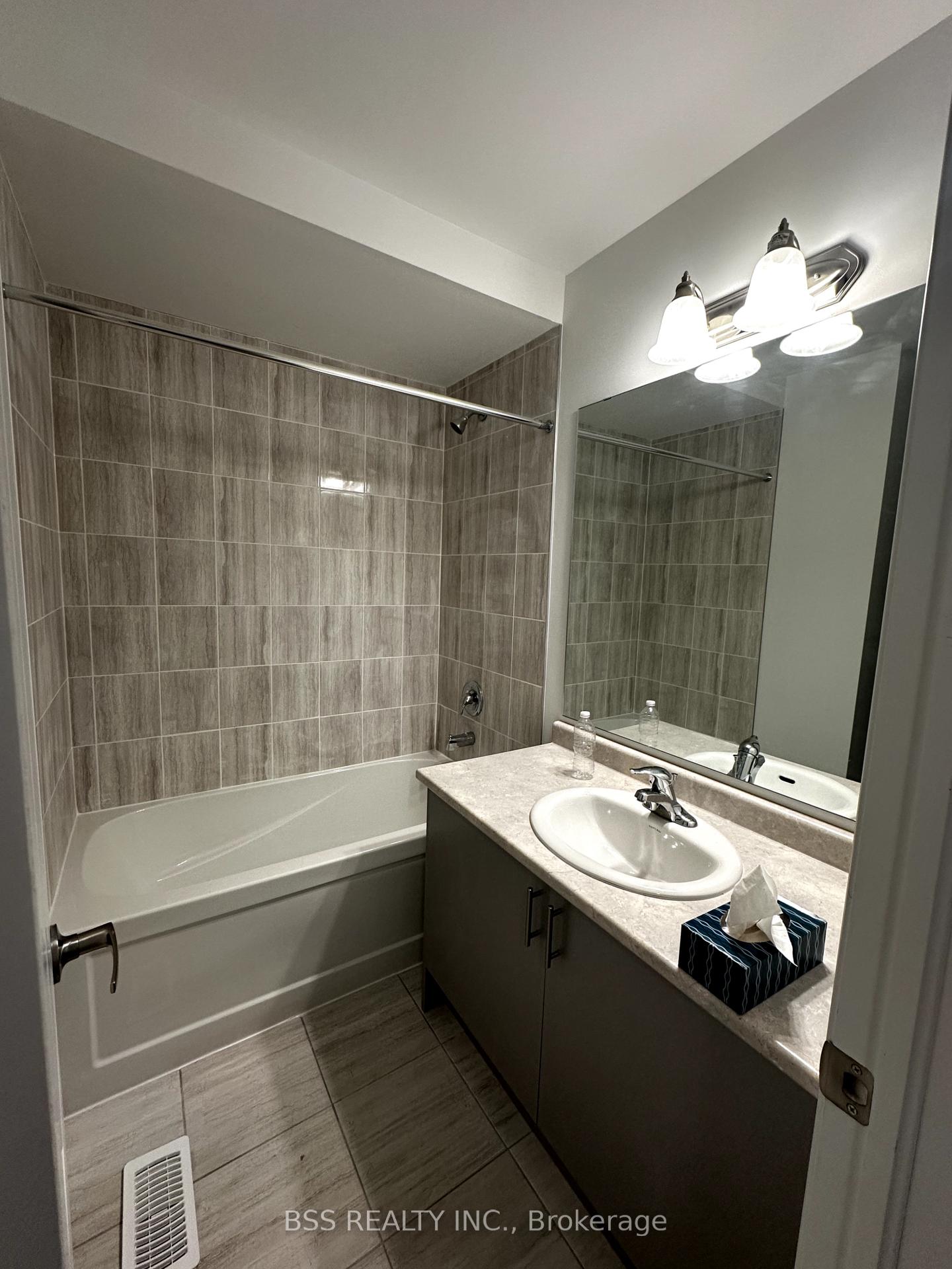 Photo 12 of 792 Eddystone Path, Oshawa, Donevan — HOMEH