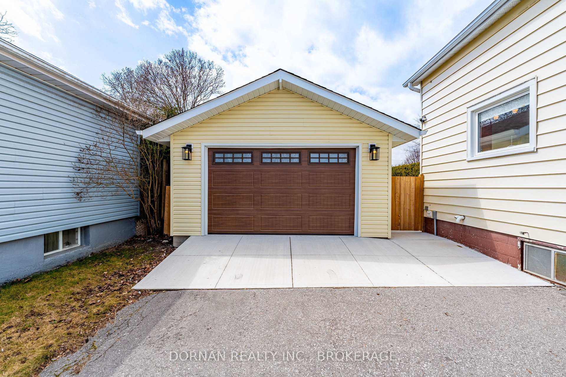 Photo 4 of 408 Perry Street, Whitby, Downtown Whitby — HOMEH