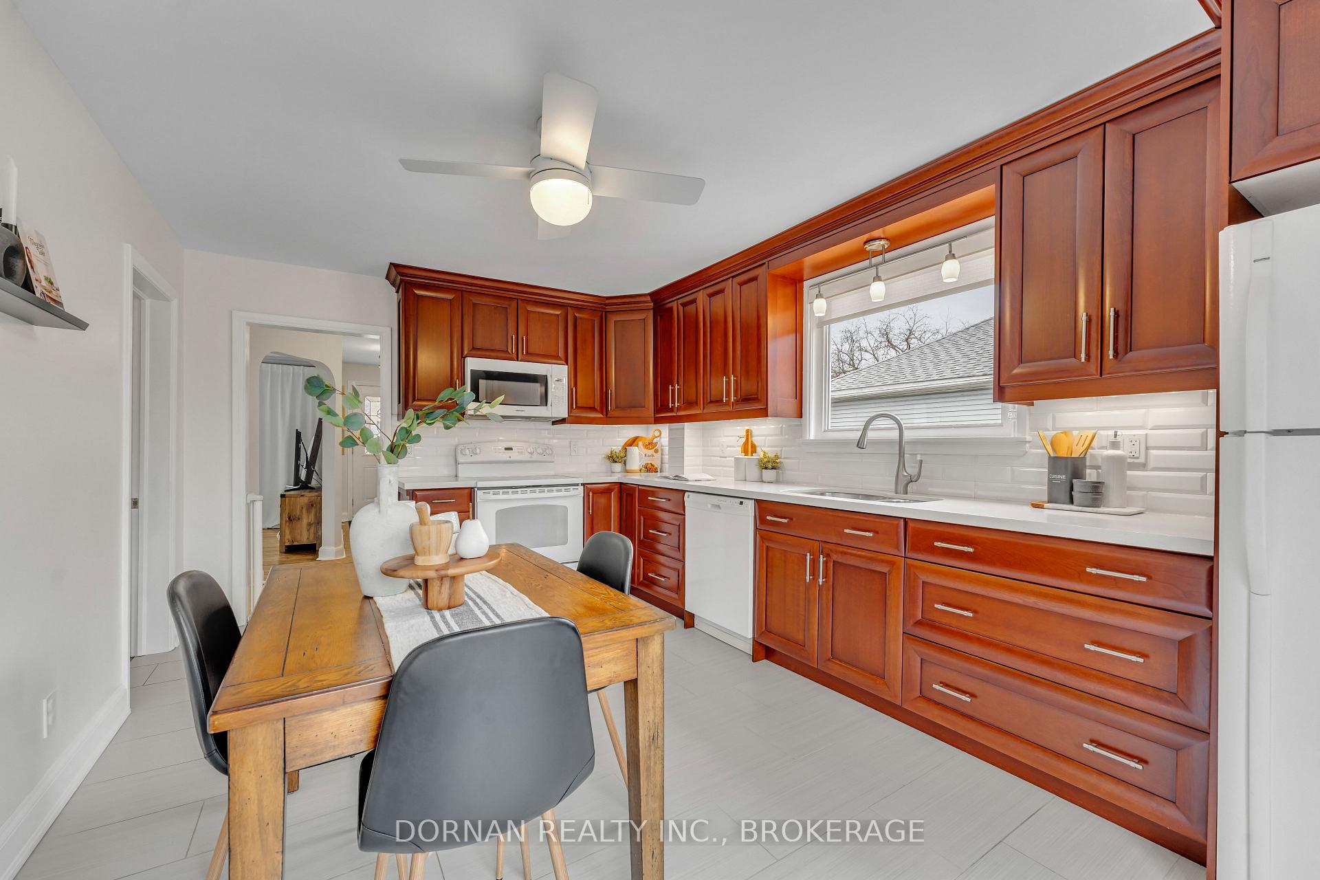 Photo 9 of 408 Perry Street, Whitby, Downtown Whitby — HOMEH
