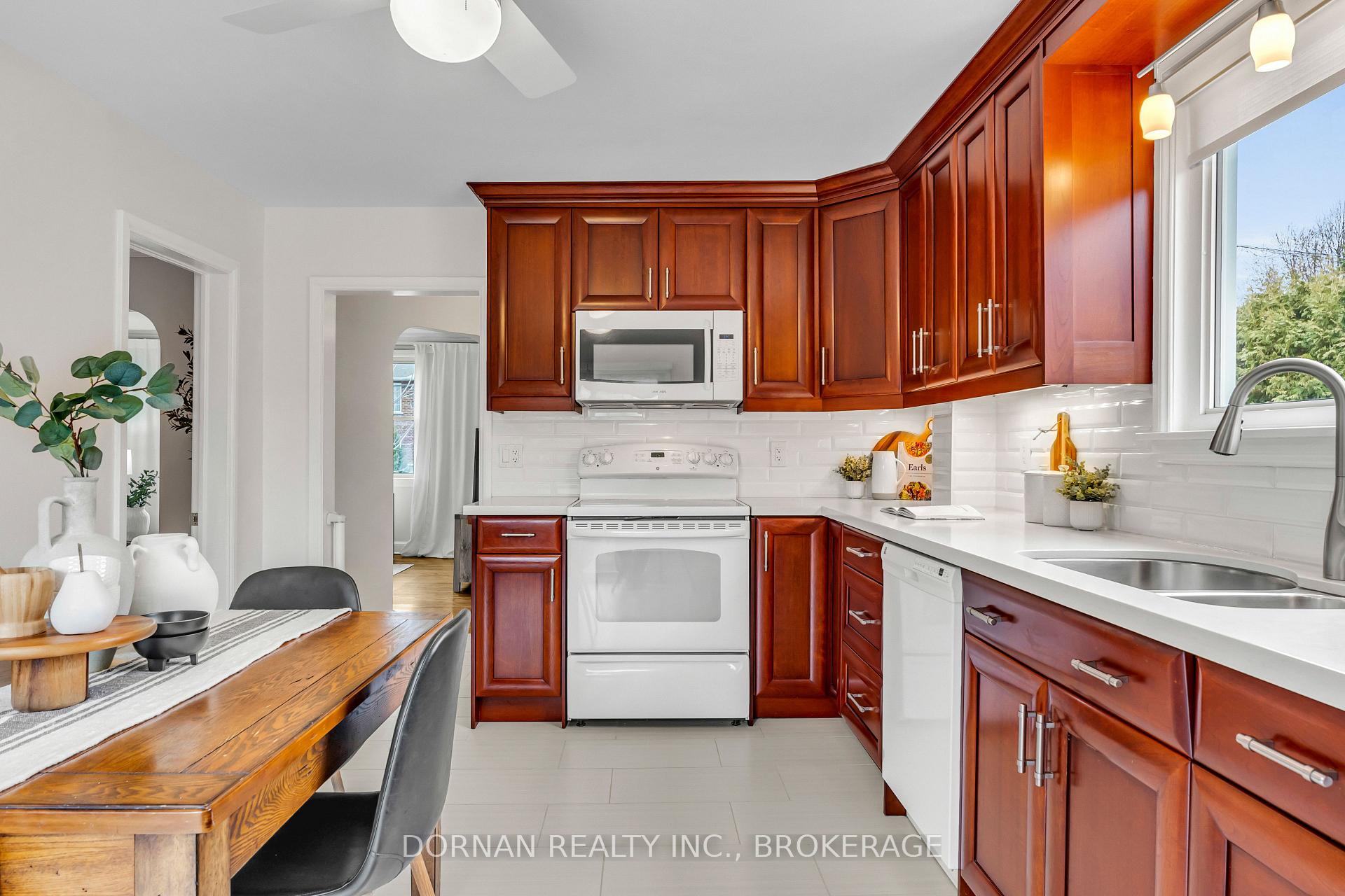 Photo 10 of 408 Perry Street, Whitby, Downtown Whitby — HOMEH
