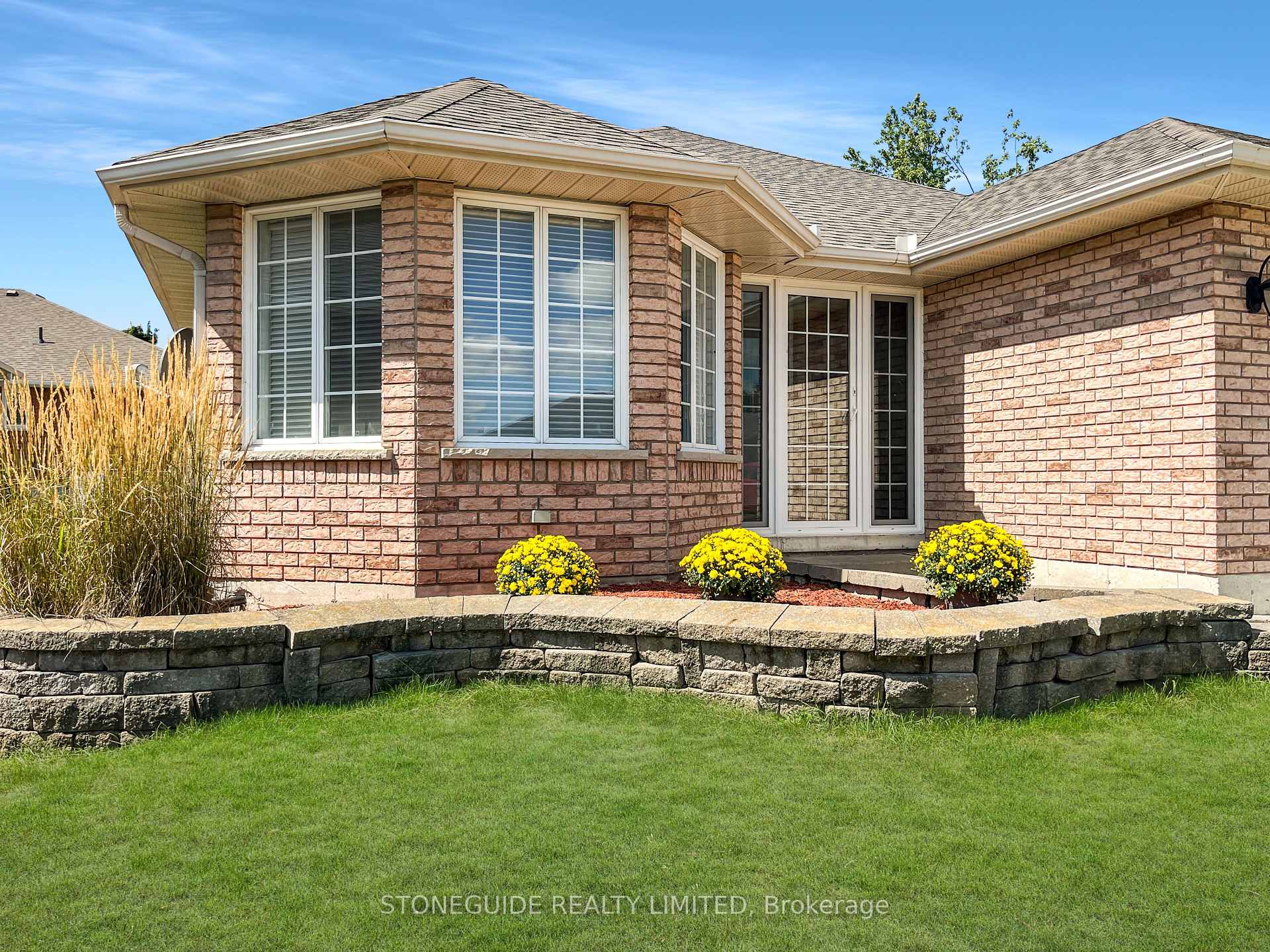 Photo 2 of 2281 Wintergreen Trail, Peterborough, Monaghan Ward 2 — HOMEH