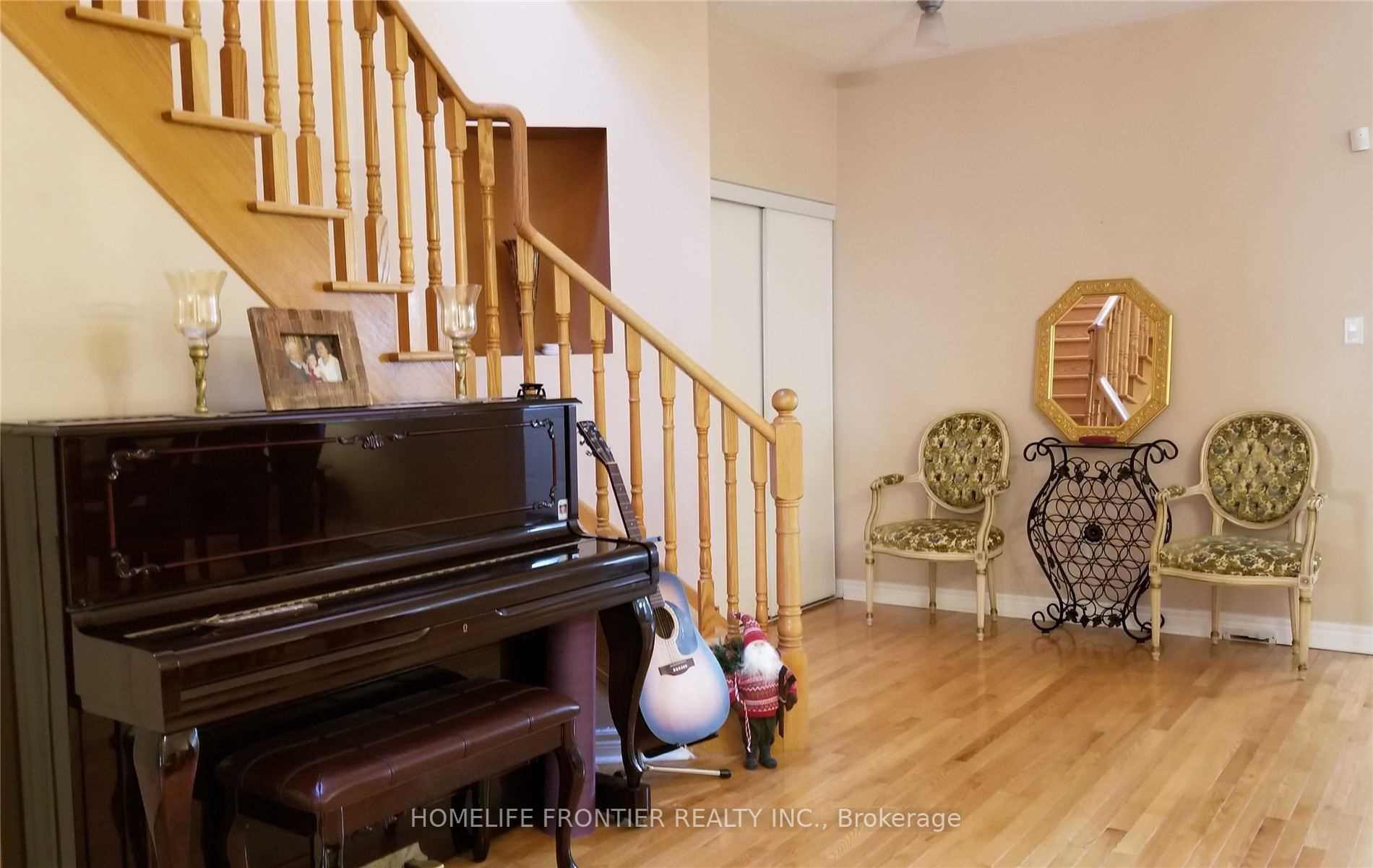 Photo 4 of 97 Kimono Crescent, Richmond Hill, Rouge Woods — HOMEH