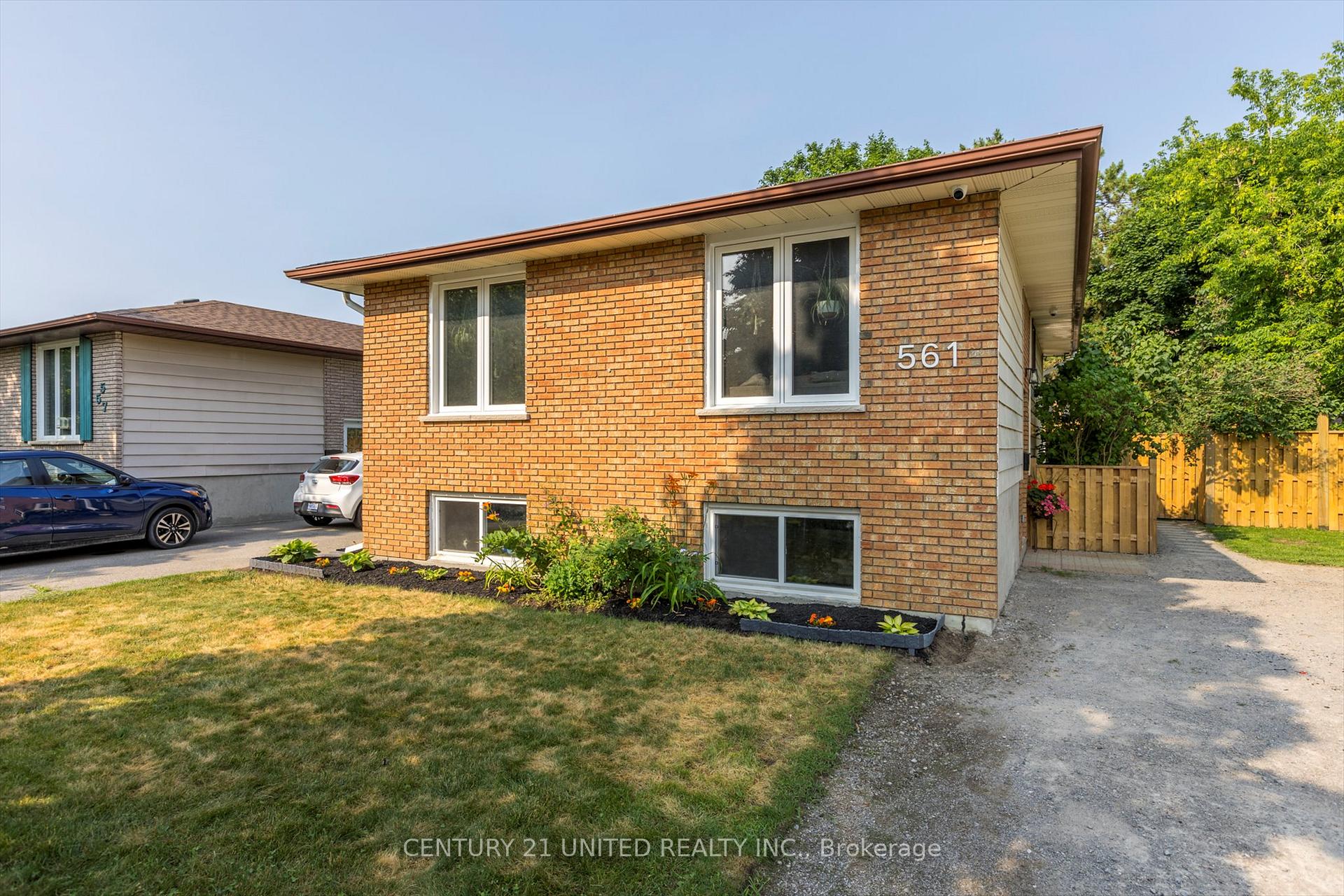 Photo 1 of 561 Barnes Crescent, Peterborough, Otonabee Ward 1 — HOMEH