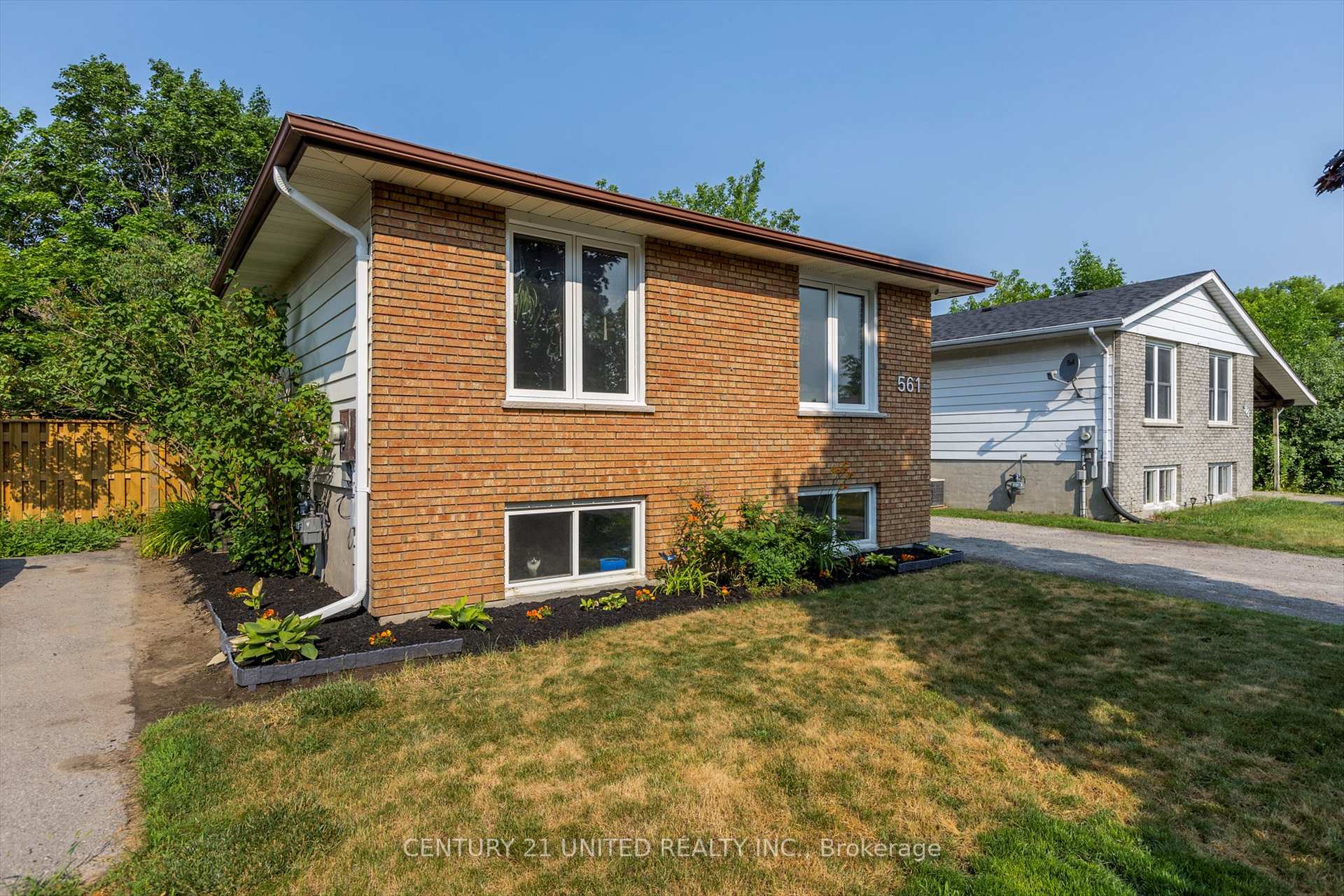 Photo 2 of 561 Barnes Crescent, Peterborough, Otonabee Ward 1 — HOMEH