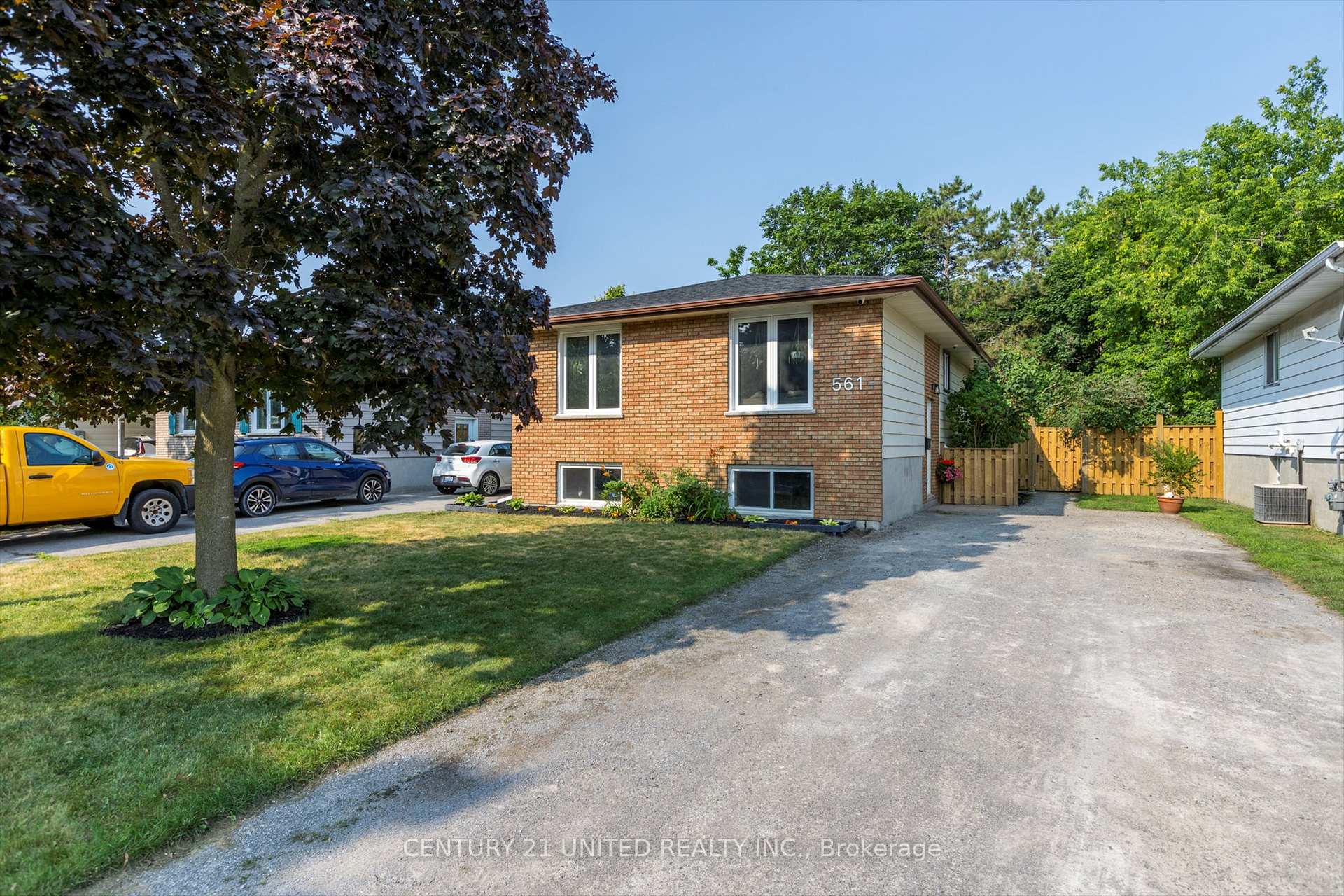 Photo 3 of 561 Barnes Crescent, Peterborough, Otonabee Ward 1 — HOMEH