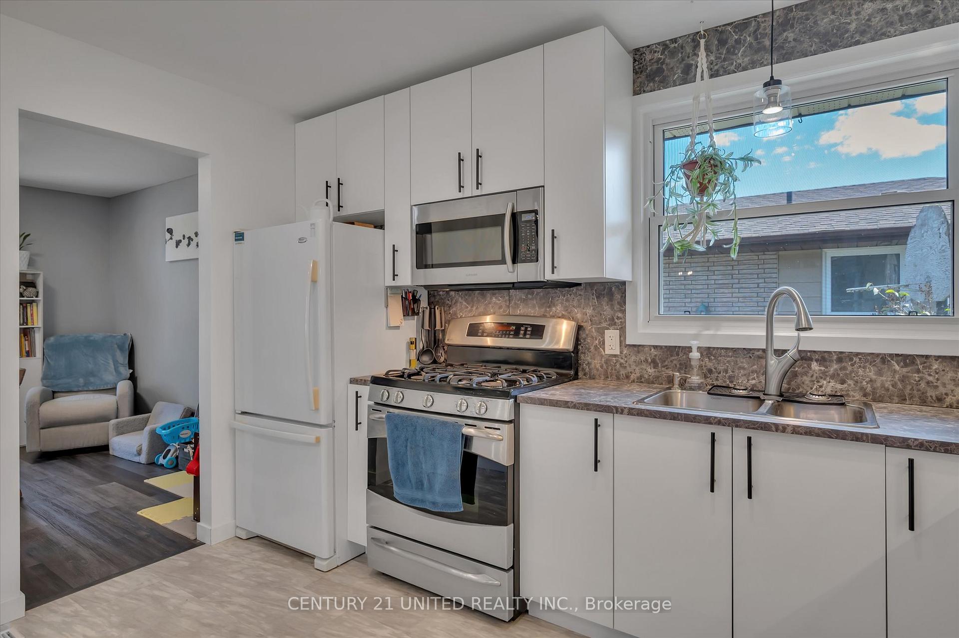Photo 14 of 561 Barnes Crescent, Peterborough, Otonabee Ward 1 — HOMEH