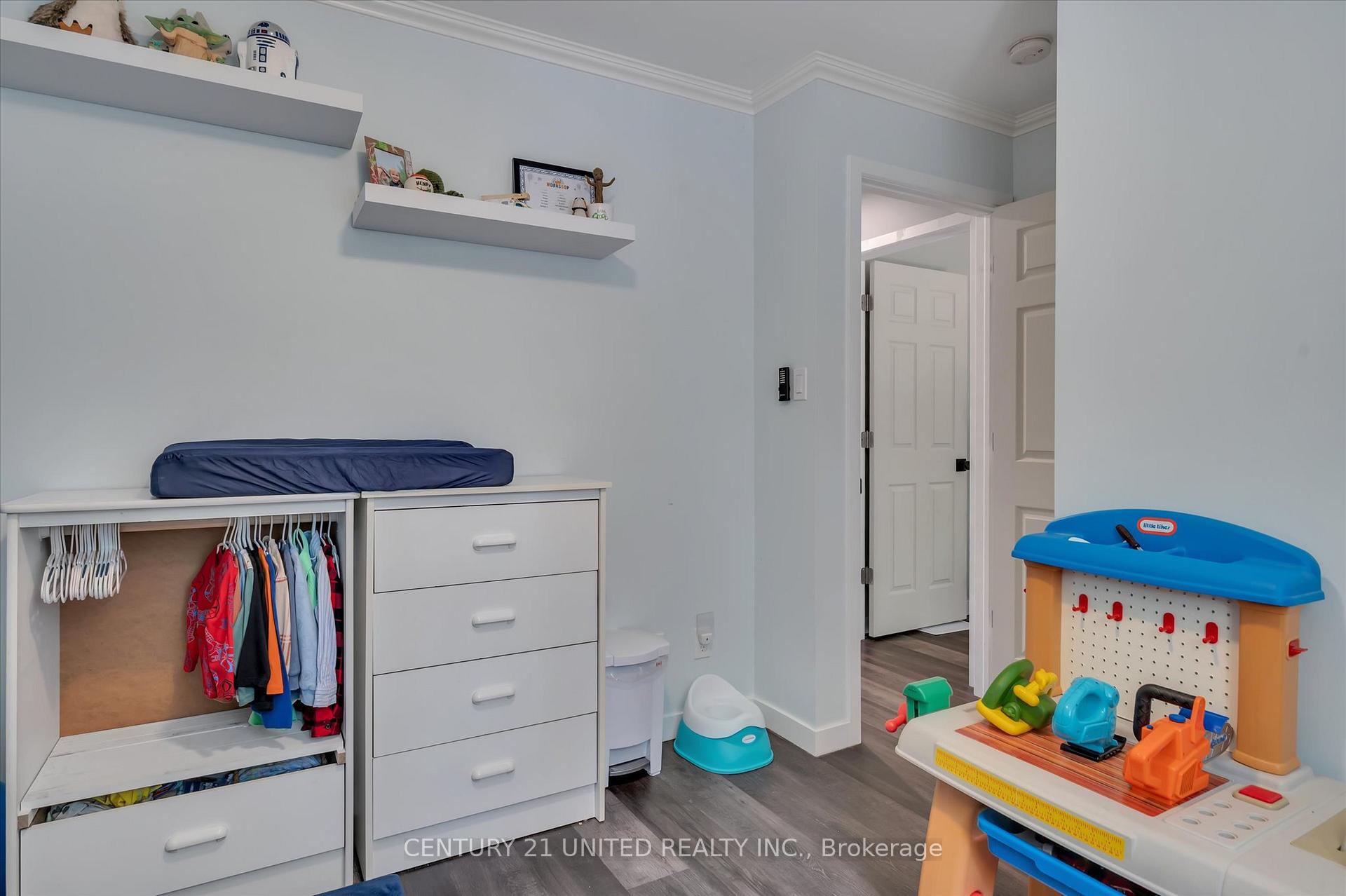 Photo 23 of 561 Barnes Crescent, Peterborough, Otonabee Ward 1 — HOMEH