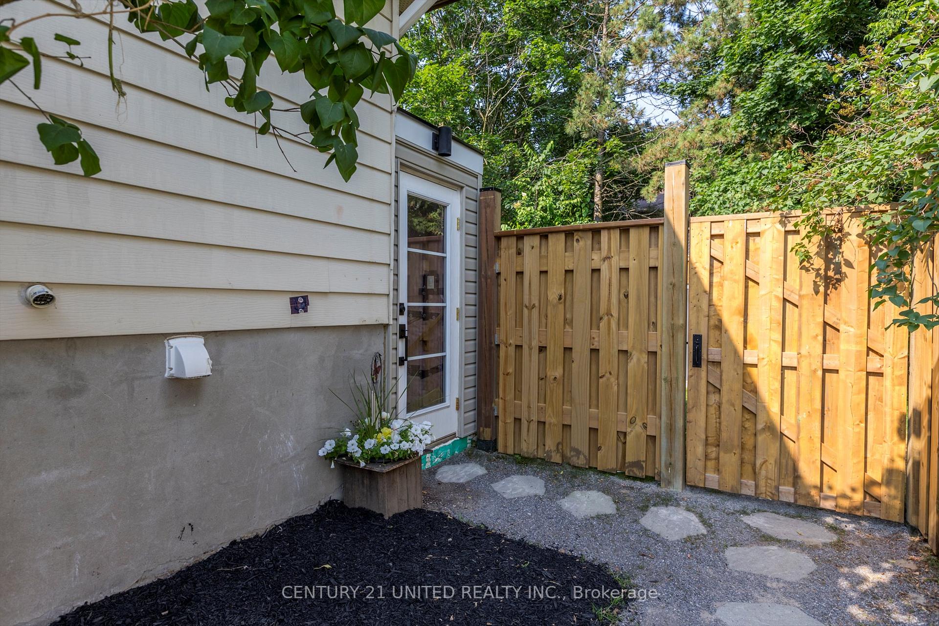 Photo 29 of 561 Barnes Crescent, Peterborough, Otonabee Ward 1 — HOMEH