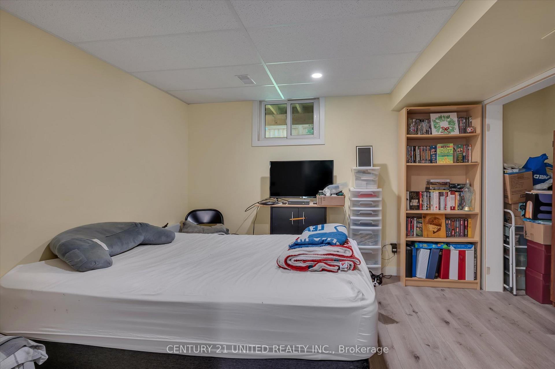 Photo 37 of 561 Barnes Crescent, Peterborough, Otonabee Ward 1 — HOMEH