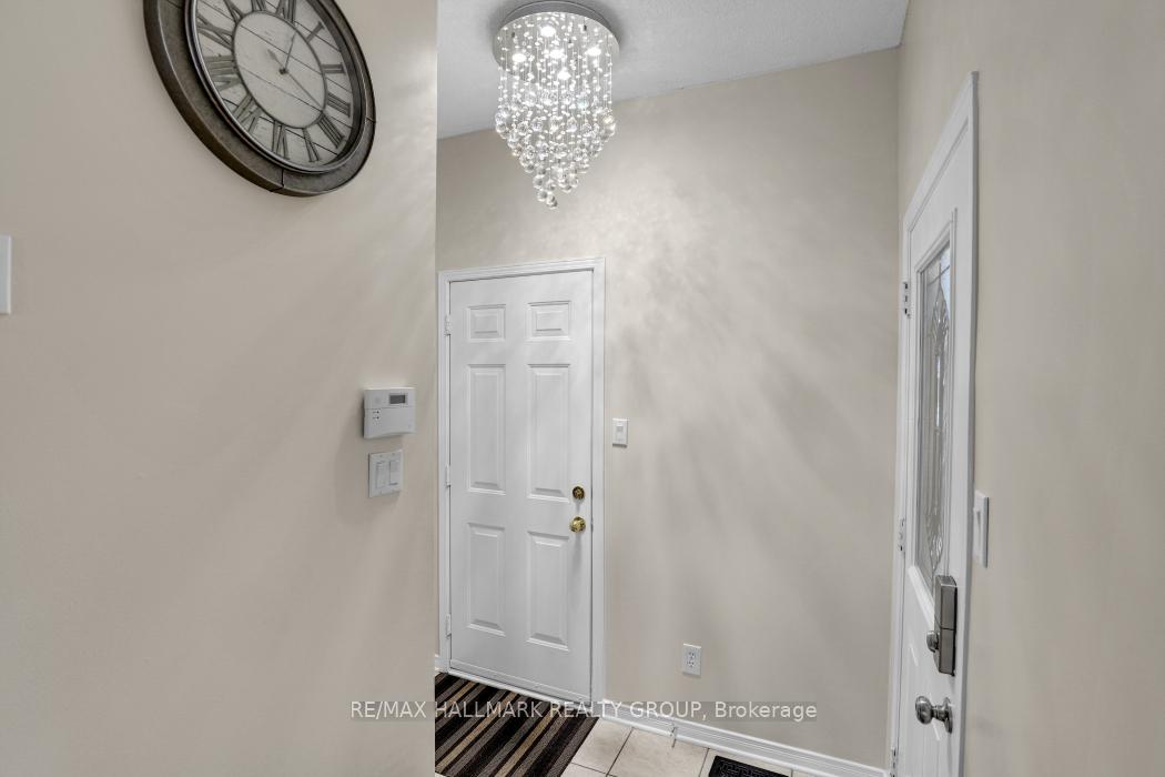 Photo 5 of 1072 Brasseur Crescent, Ottawa, Fallingbrook/Gardenway South — HOMEH