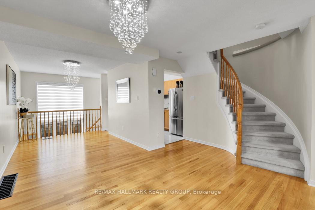 Photo 6 of 1072 Brasseur Crescent, Ottawa, Fallingbrook/Gardenway South — HOMEH