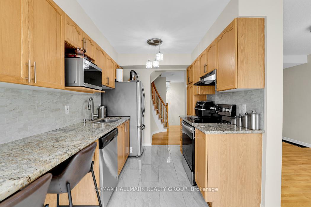 Photo 9 of 1072 Brasseur Crescent, Ottawa, Fallingbrook/Gardenway South — HOMEH