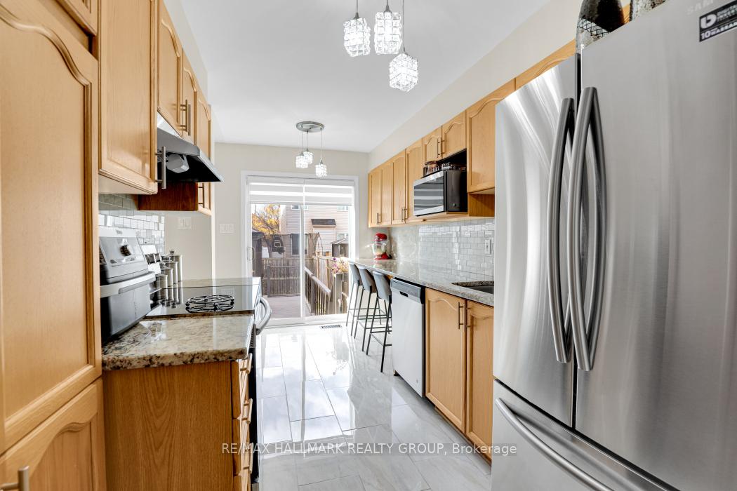 Photo 11 of 1072 Brasseur Crescent, Ottawa, Fallingbrook/Gardenway South — HOMEH