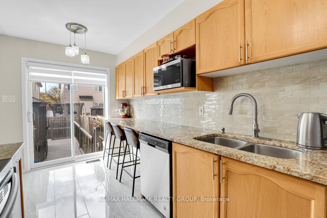 Photo 12 of 1072 Brasseur Crescent, Ottawa, Fallingbrook/Gardenway South — HOMEH