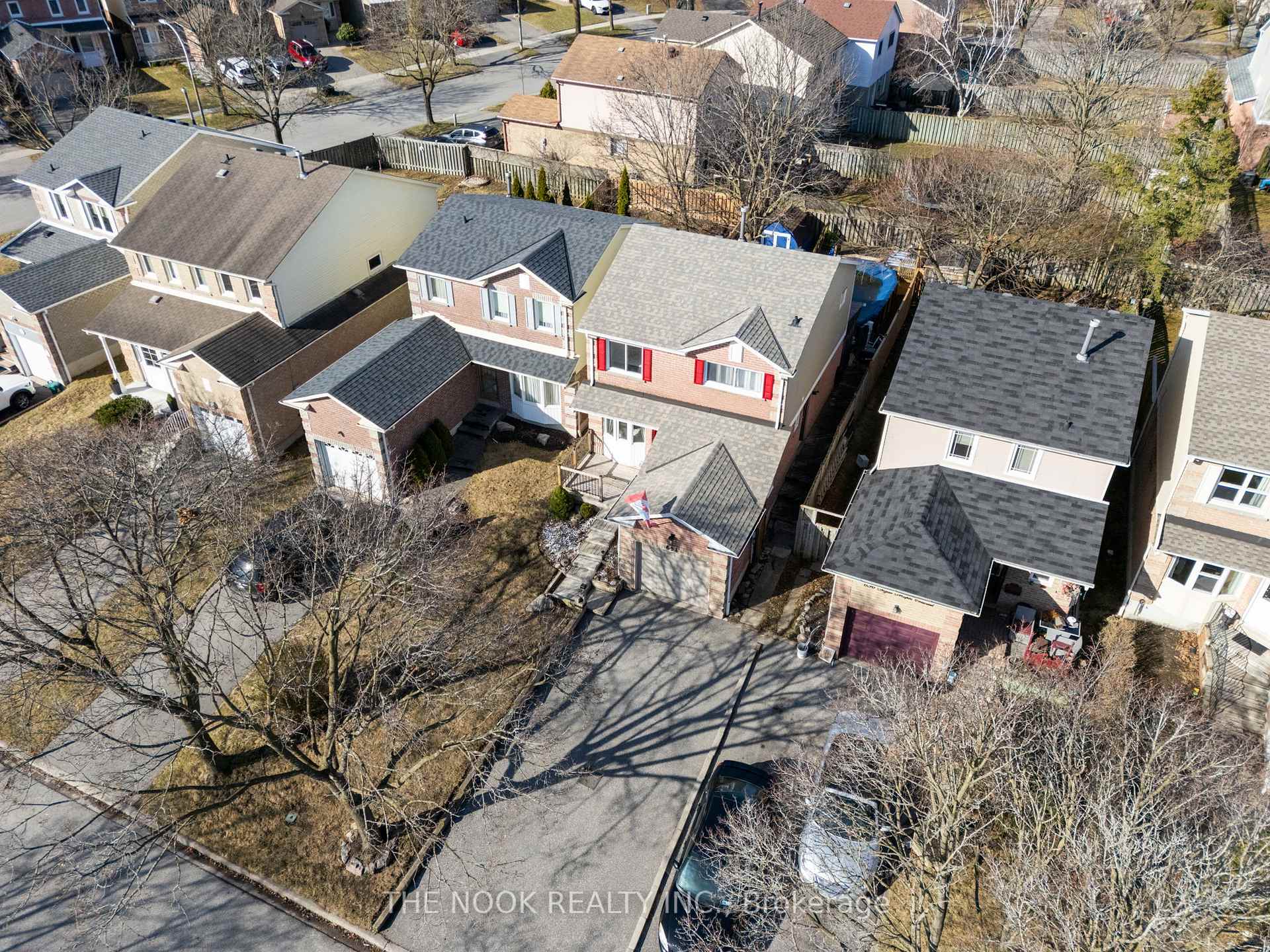 Photo 3 of 694 Sugar Maple Crescent, Whitby, Williamsburg — HOMEH