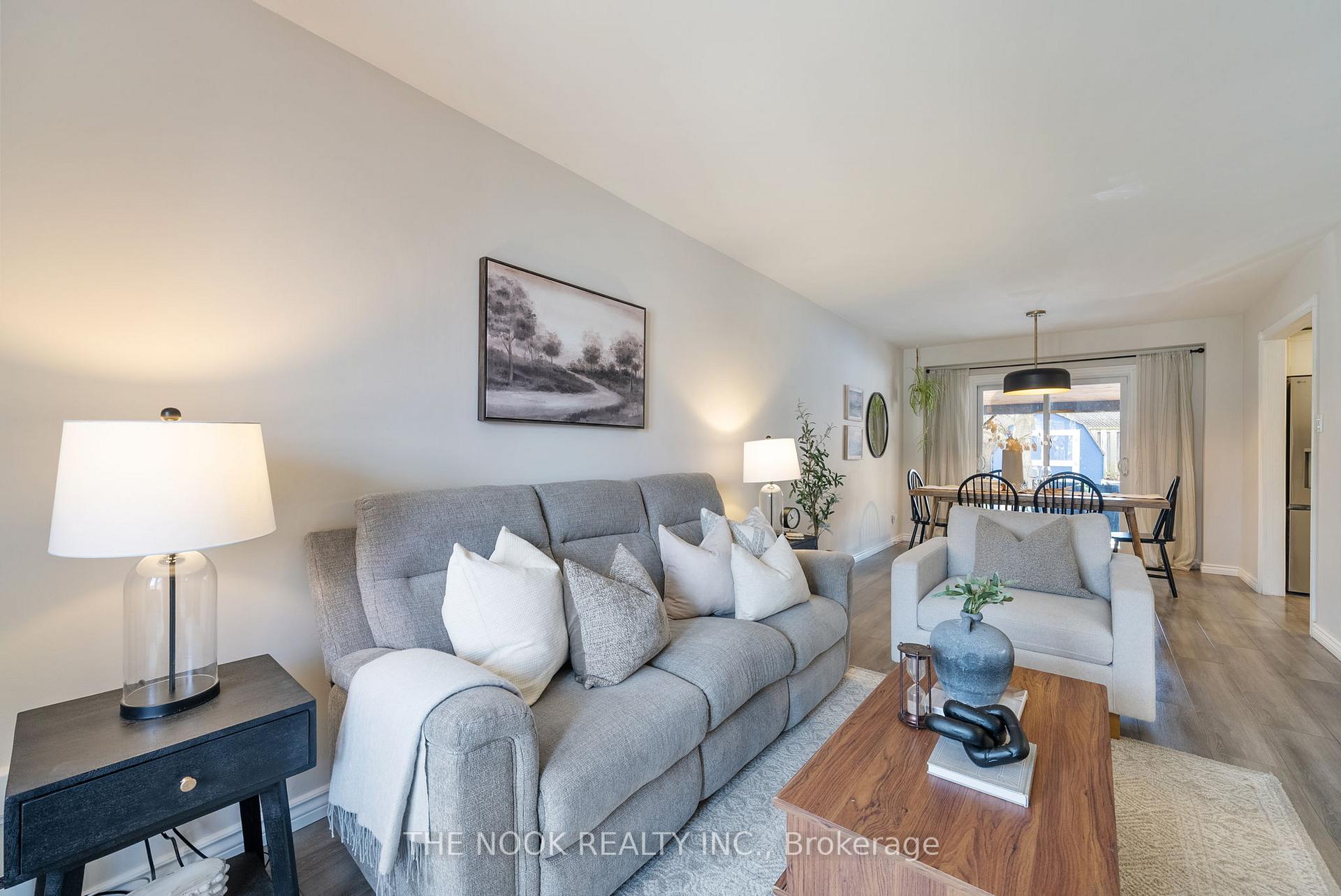 Photo 5 of 694 Sugar Maple Crescent, Whitby, Williamsburg — HOMEH
