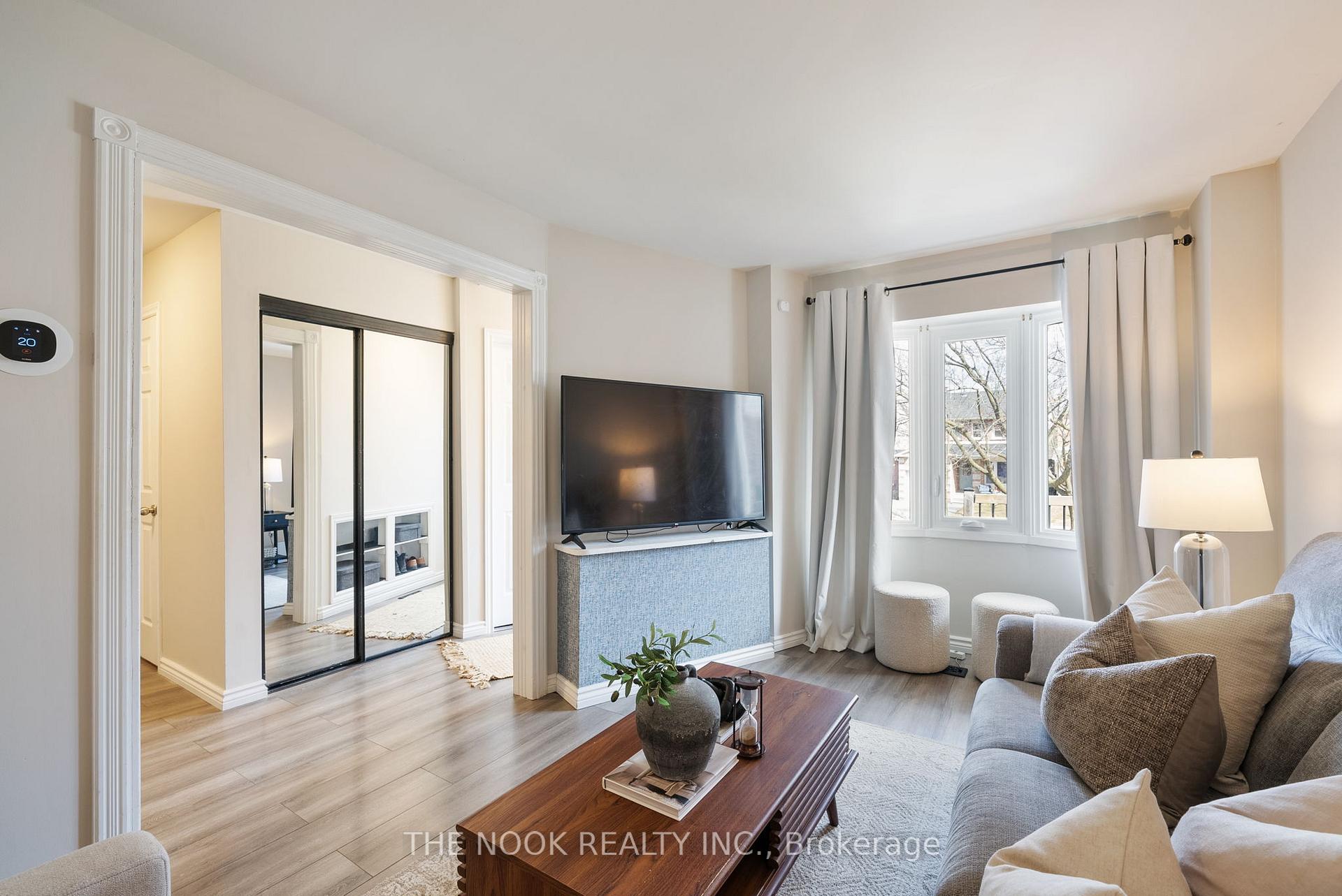 Photo 7 of 694 Sugar Maple Crescent, Whitby, Williamsburg — HOMEH