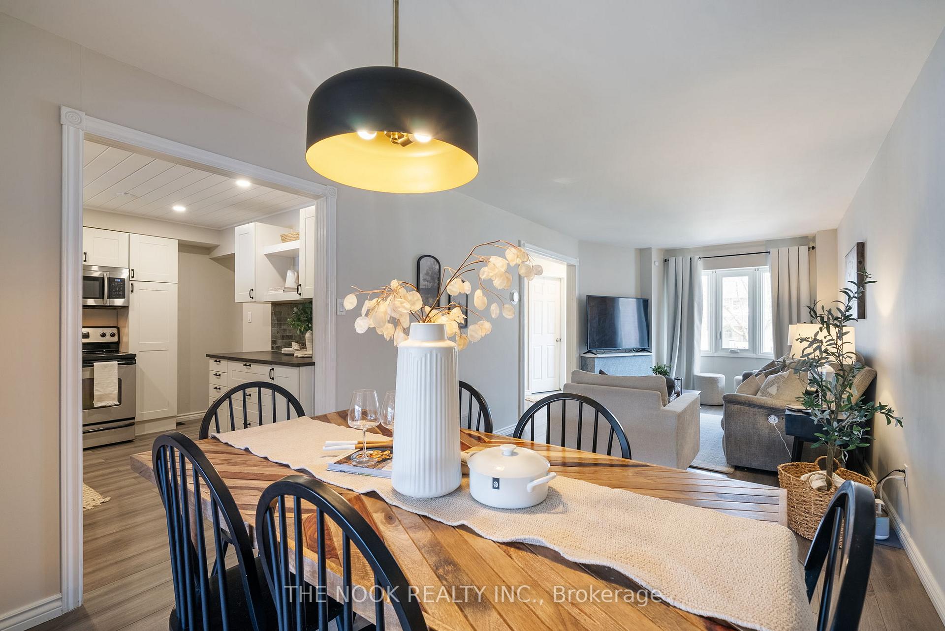 Photo 9 of 694 Sugar Maple Crescent, Whitby, Williamsburg — HOMEH
